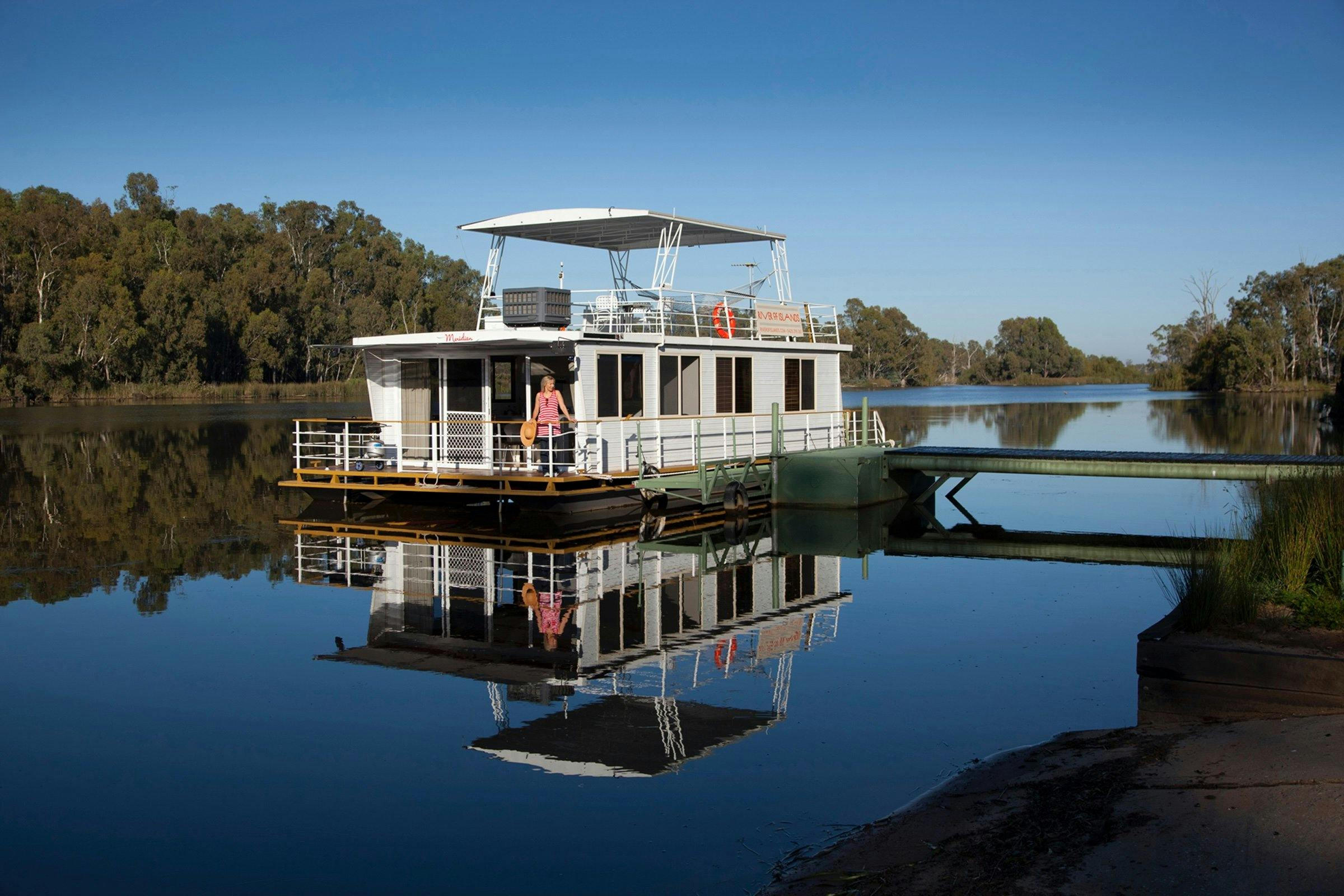 Start your holiday from the boat jetty in a natural lagoon