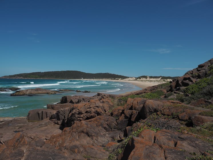 Big Rocky Guided Walk Nsw Holidays And Accommodation Things To Do