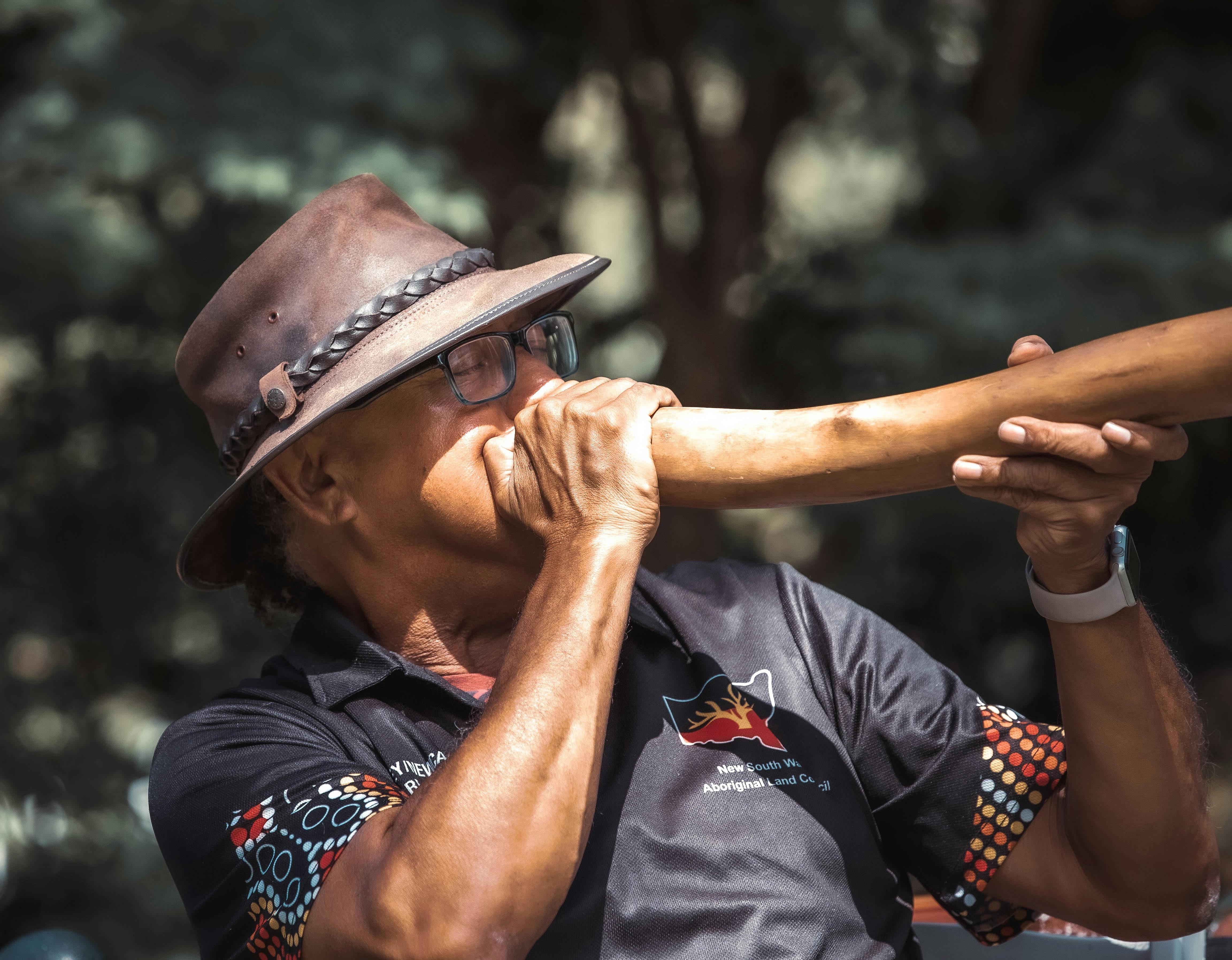 digeridoo playing