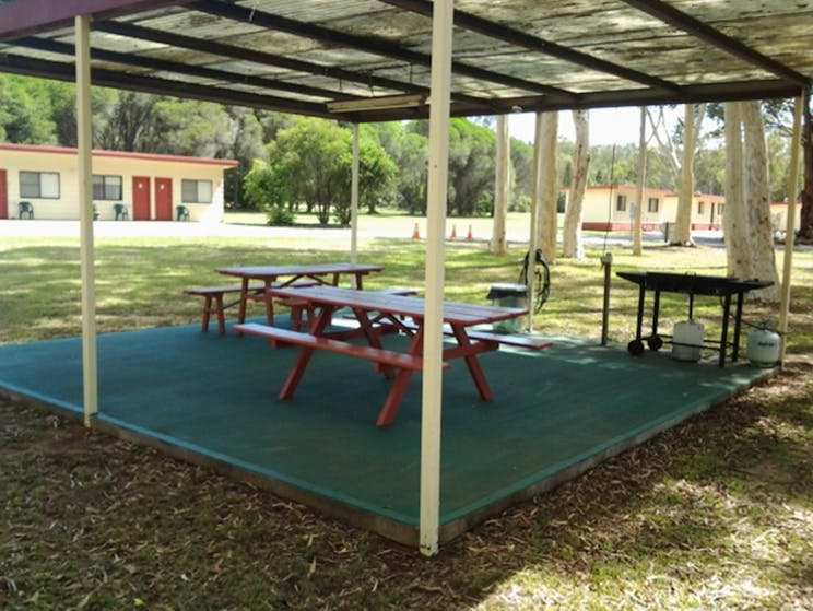 Wagon Wheel Motel and Units