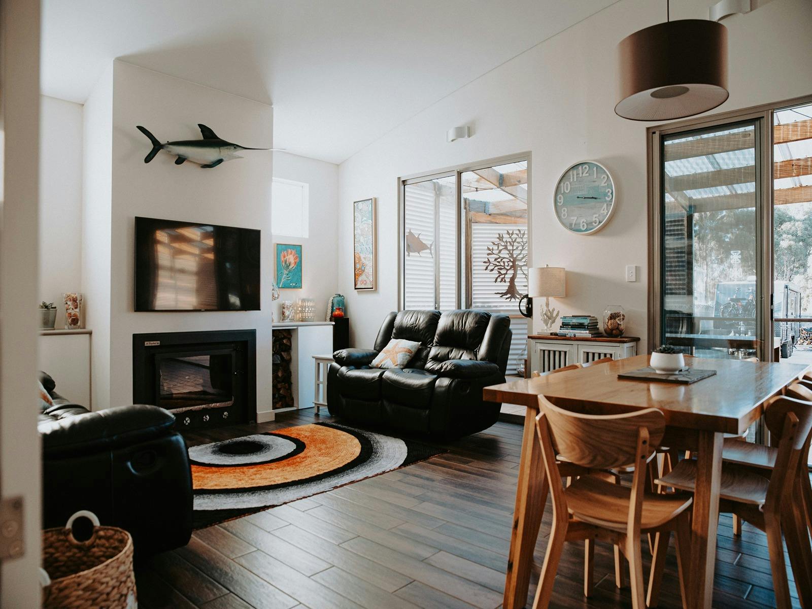 Lounge/Dining