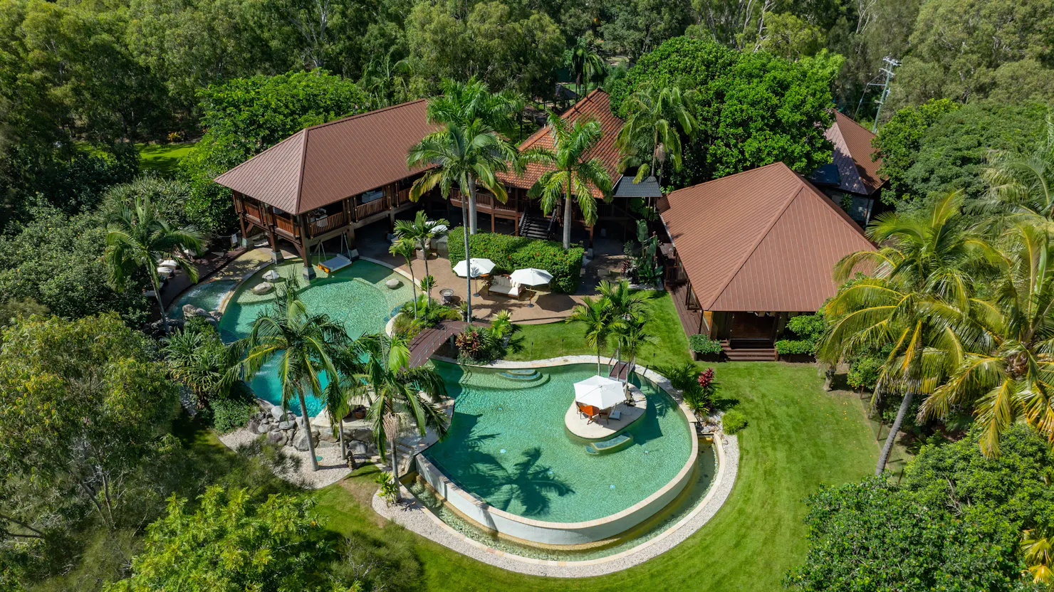 Noosa Resort with 500,00L private swimming pool