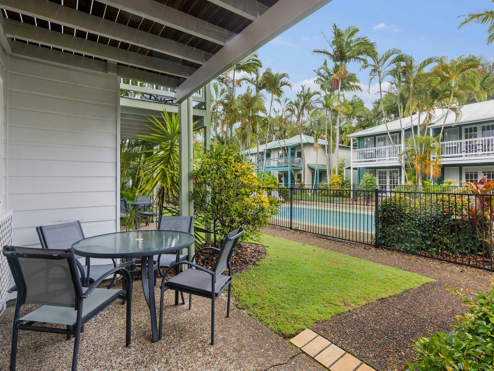 2 Bedroom Townhouse Patio 2 Bedroom Townhouse Patio