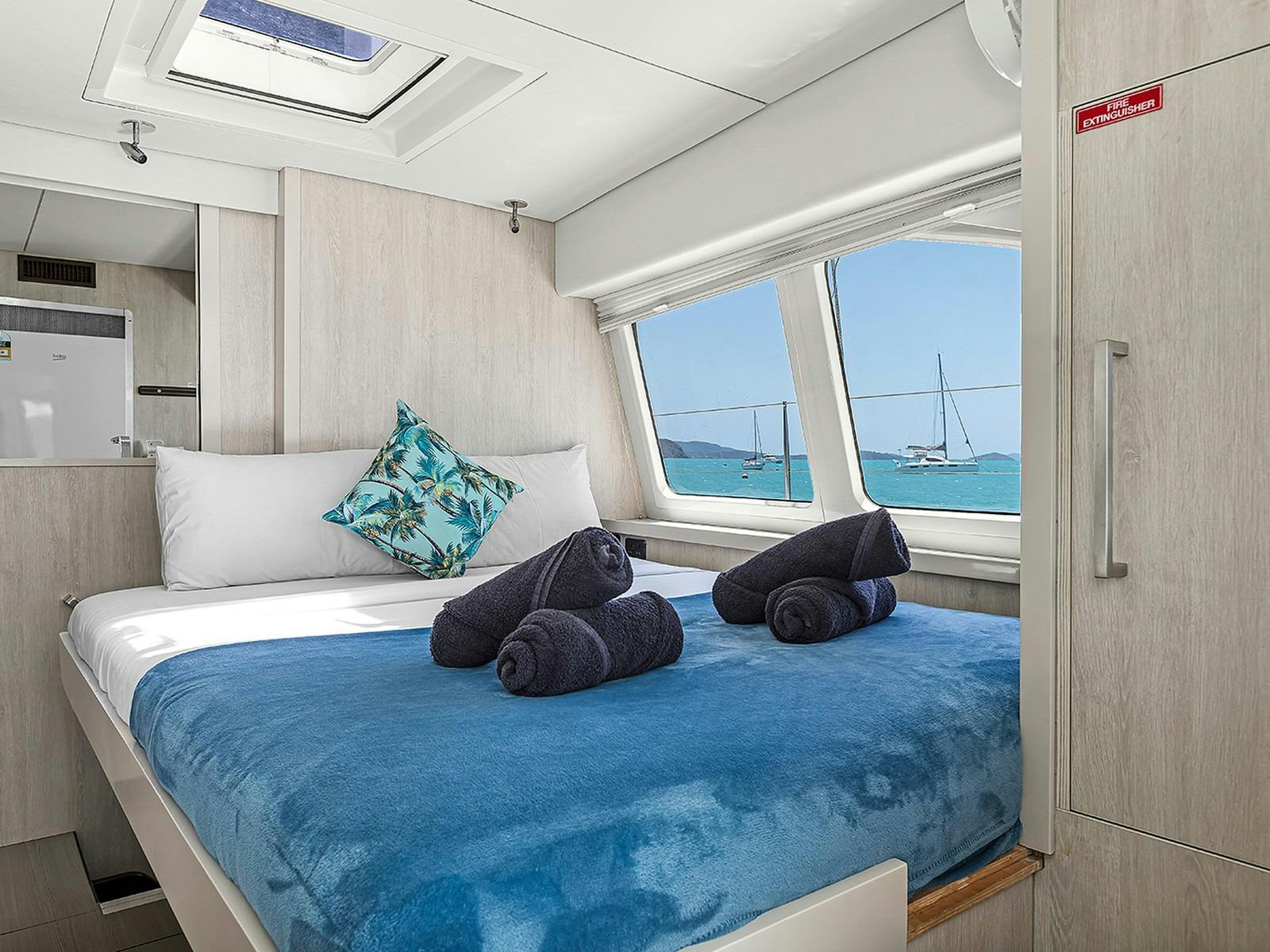 Leopard 58 - Port midships cabin with ensuite