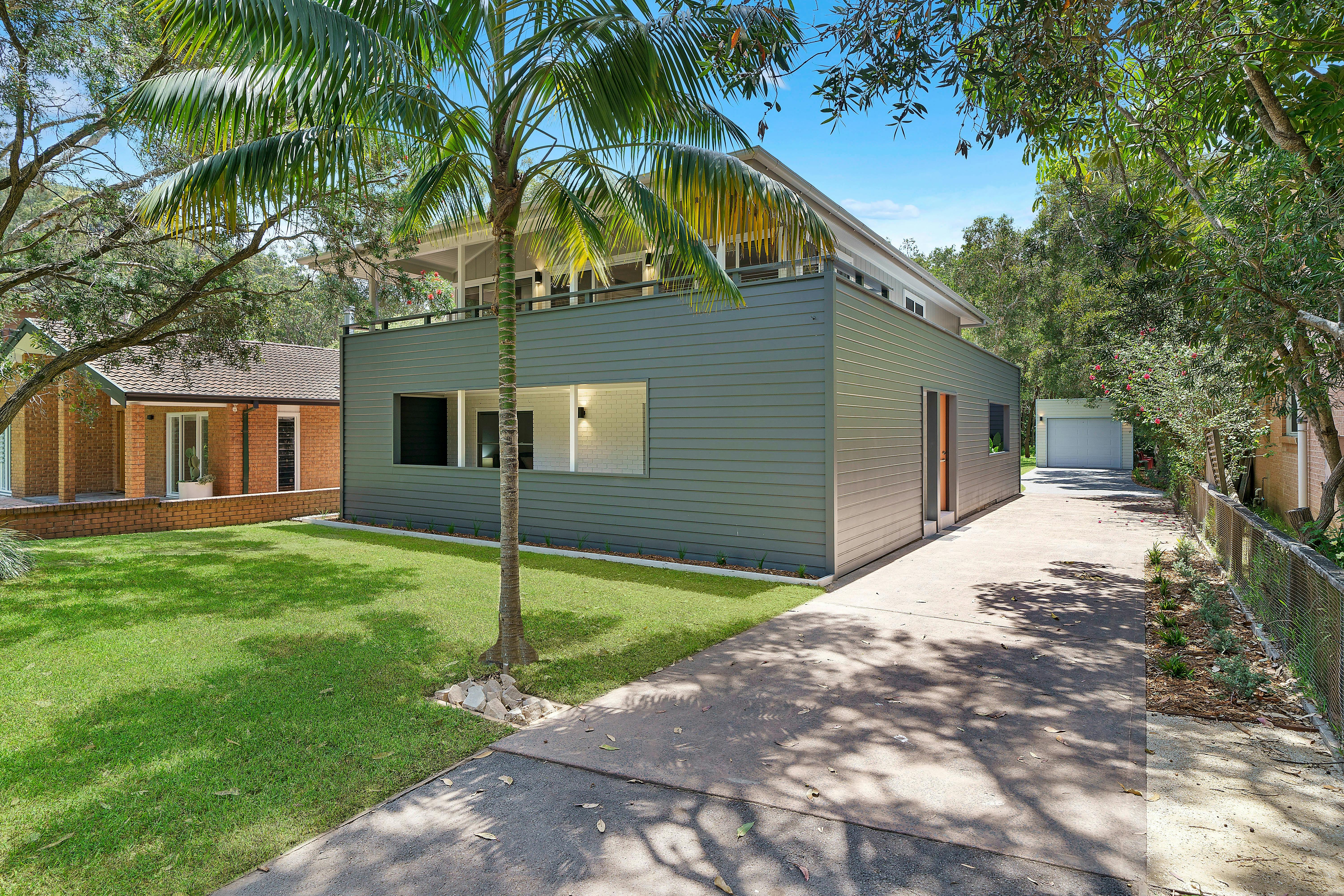 ビーチへホップ・スキップ・ジャンプ