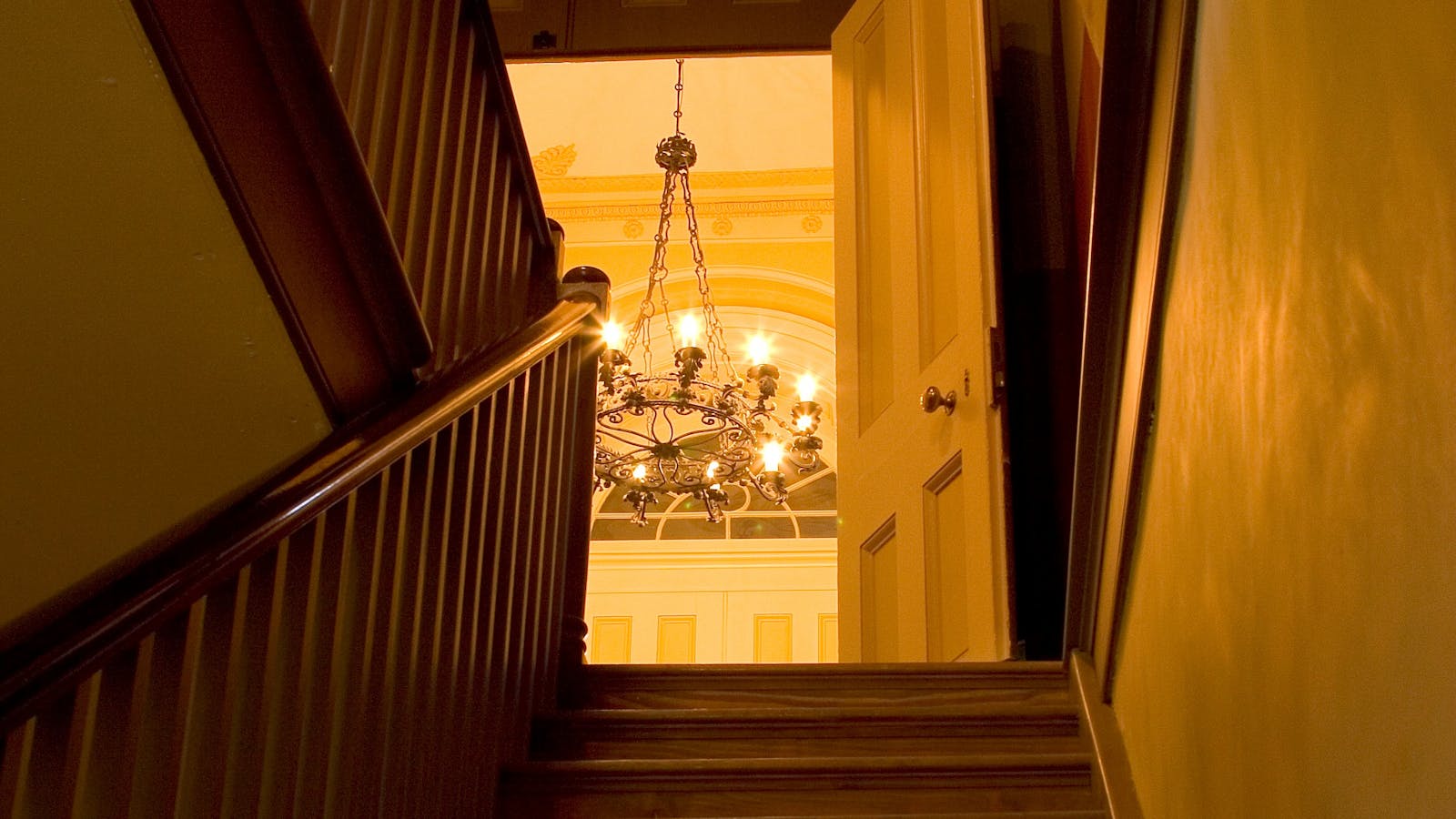 Clarendon, interior