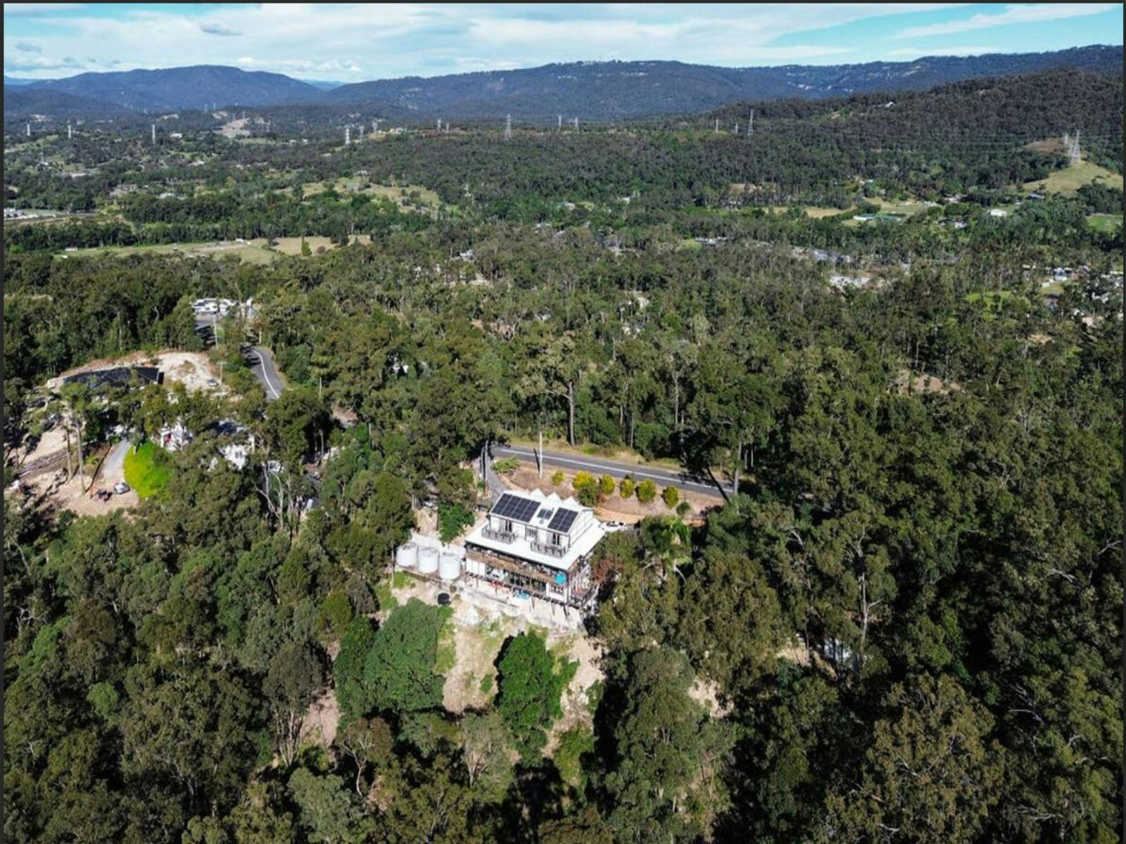 꿈꿔왔던 휴양을 경험하세요! 이 아름다운 숙소는 탁 트인 전망과 고요한 분위기를 자랑합니다.