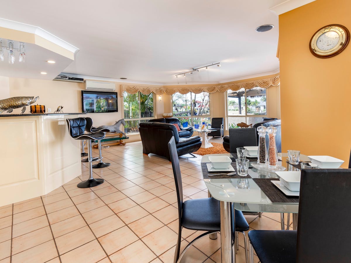 Dining/lounge