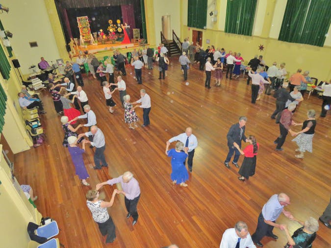 Old StyleNew Vogue Dance Wallaroo