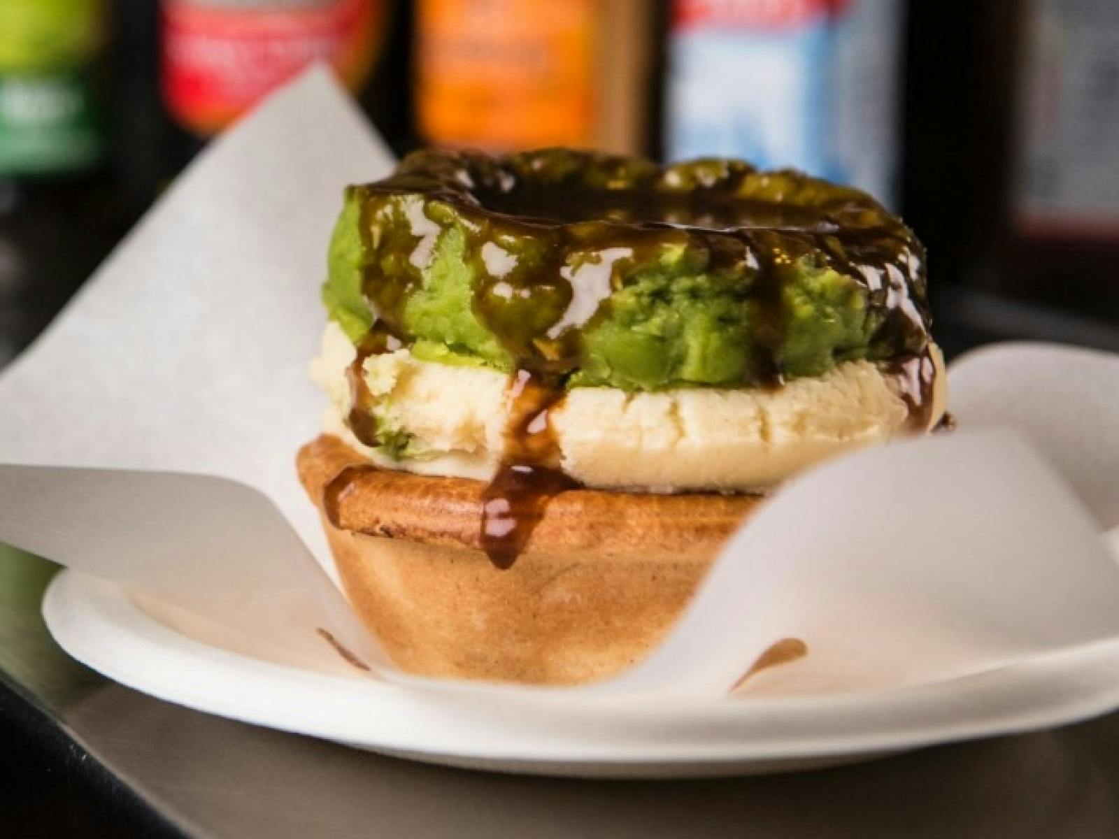 Pie, peas, mash and gravy from Harry's Café de Wheels