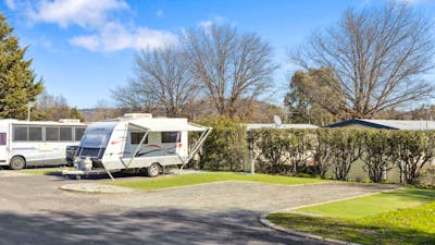 Powered and unpowered caravan sites