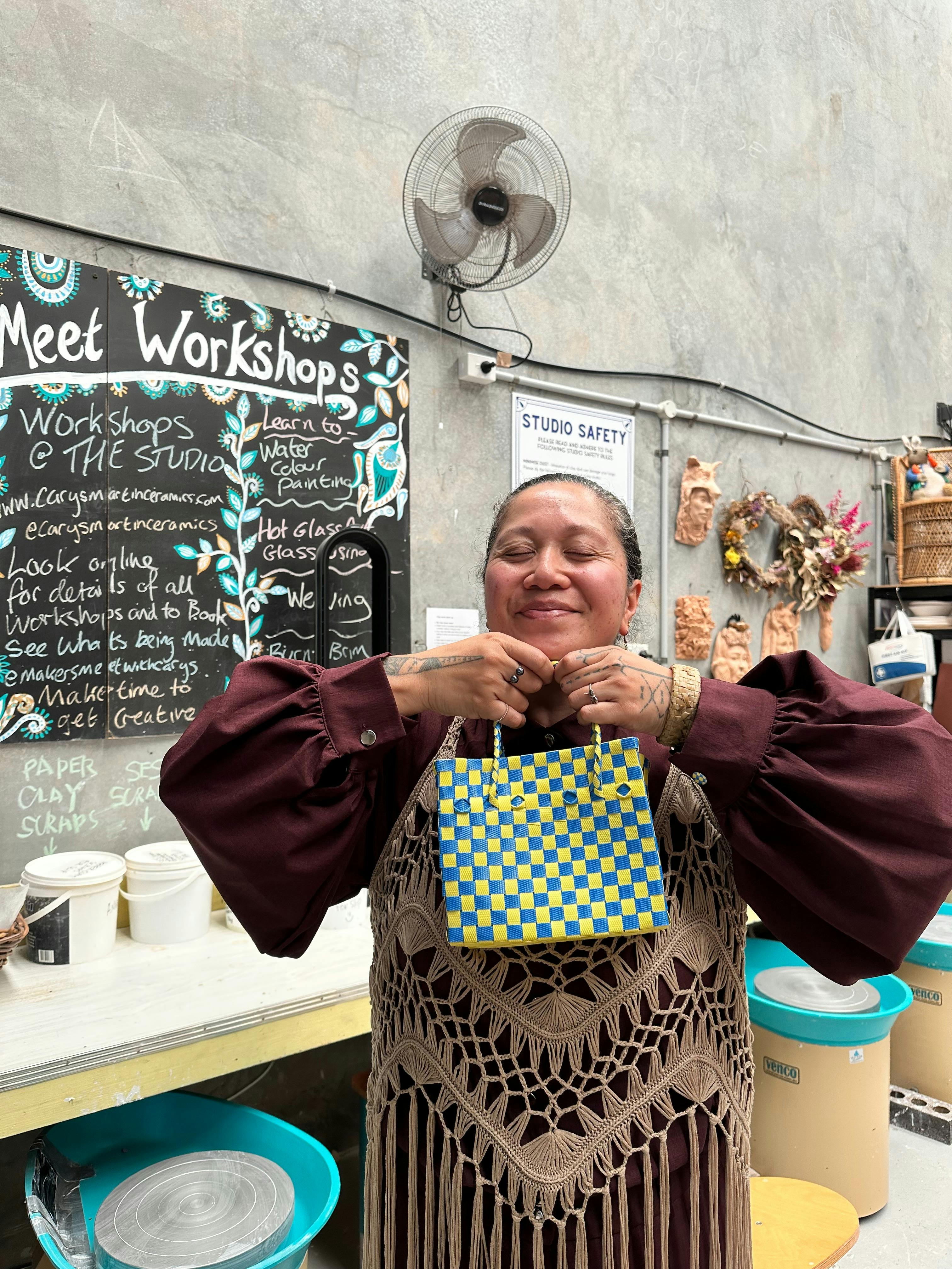Learn to weave a bag with handles with Maryann Talia Pau