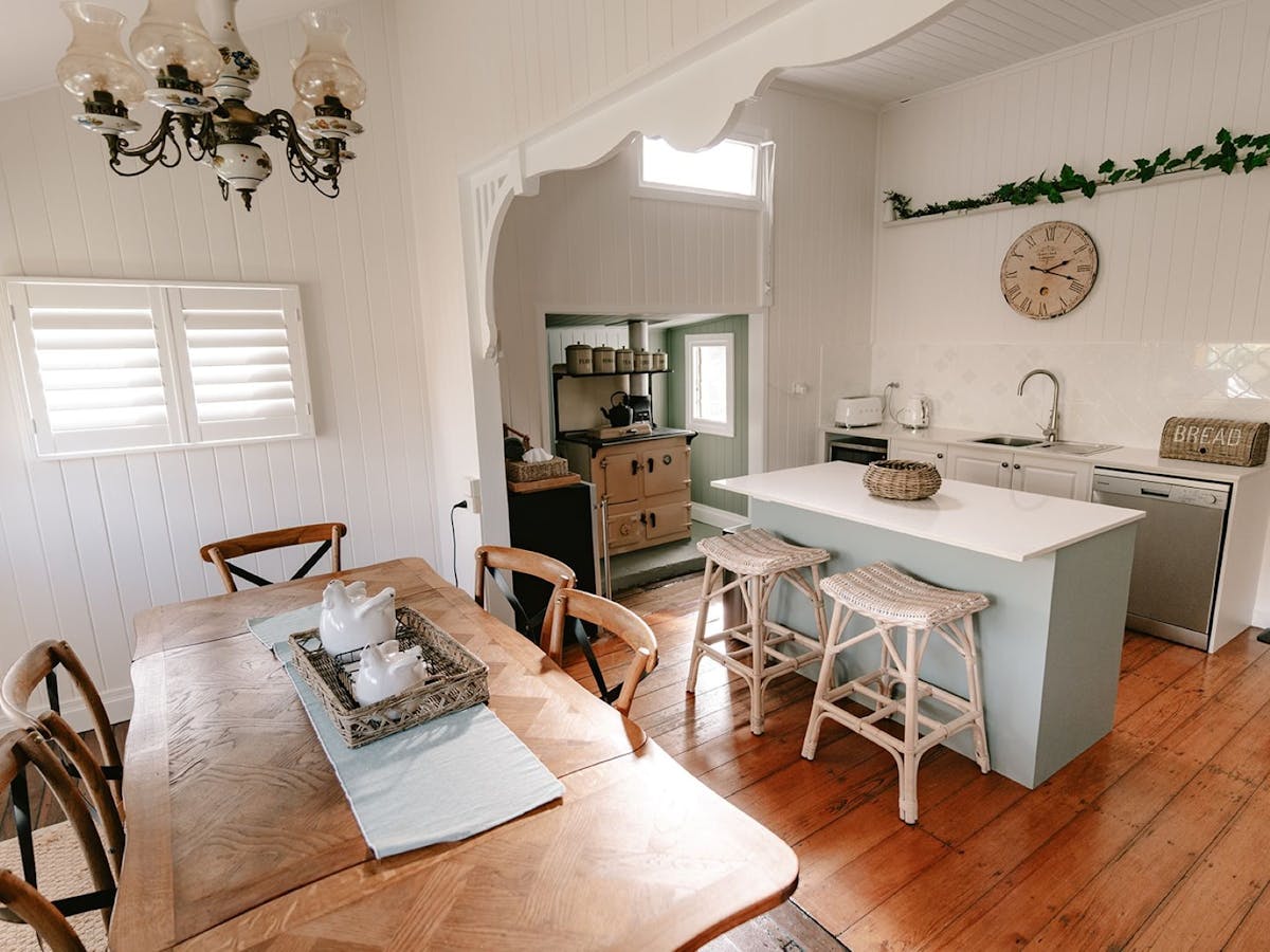 Full Kitchen and Dining