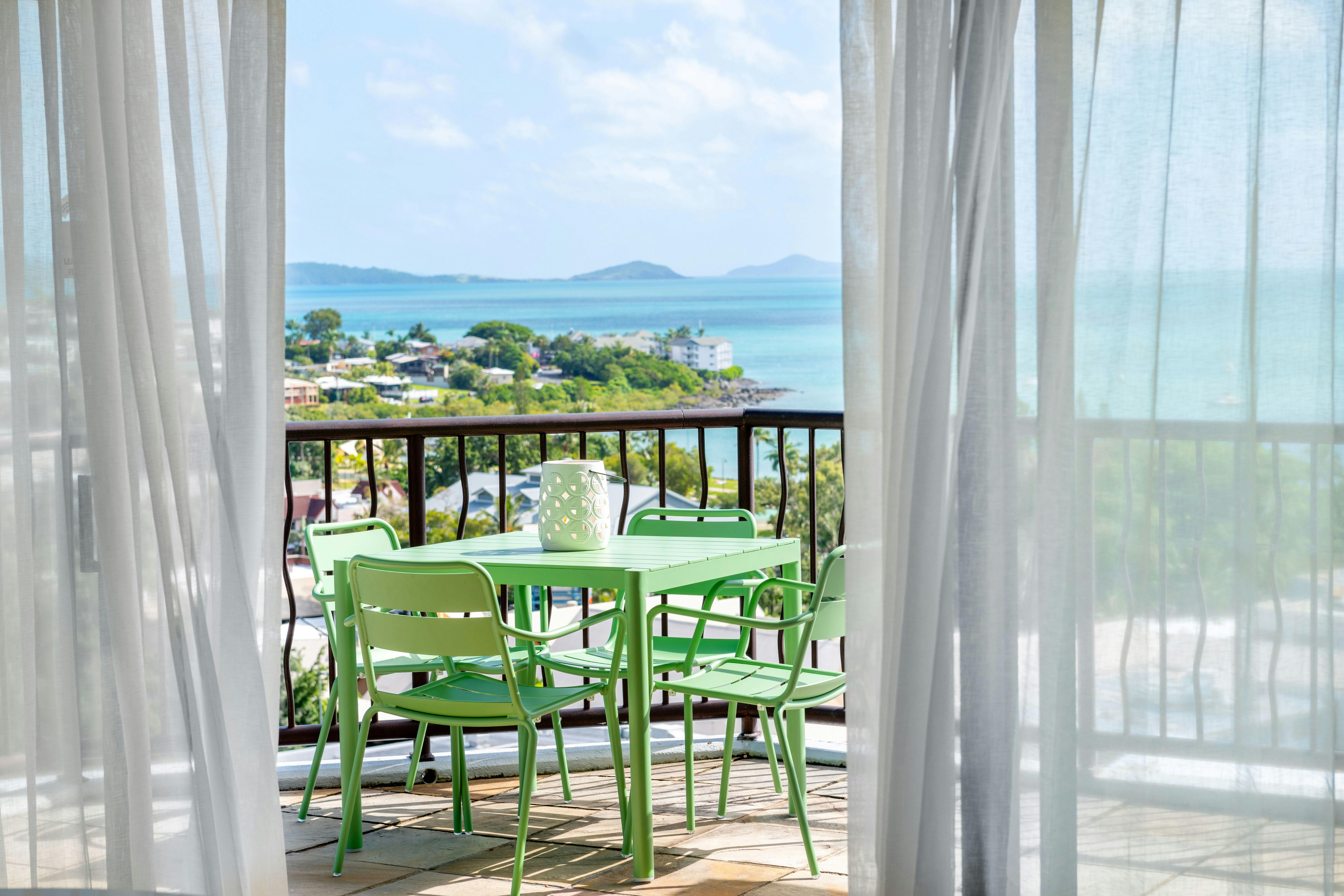 2 Bedroom 2 Bathroom Jacuzzi Ocean View Apartment