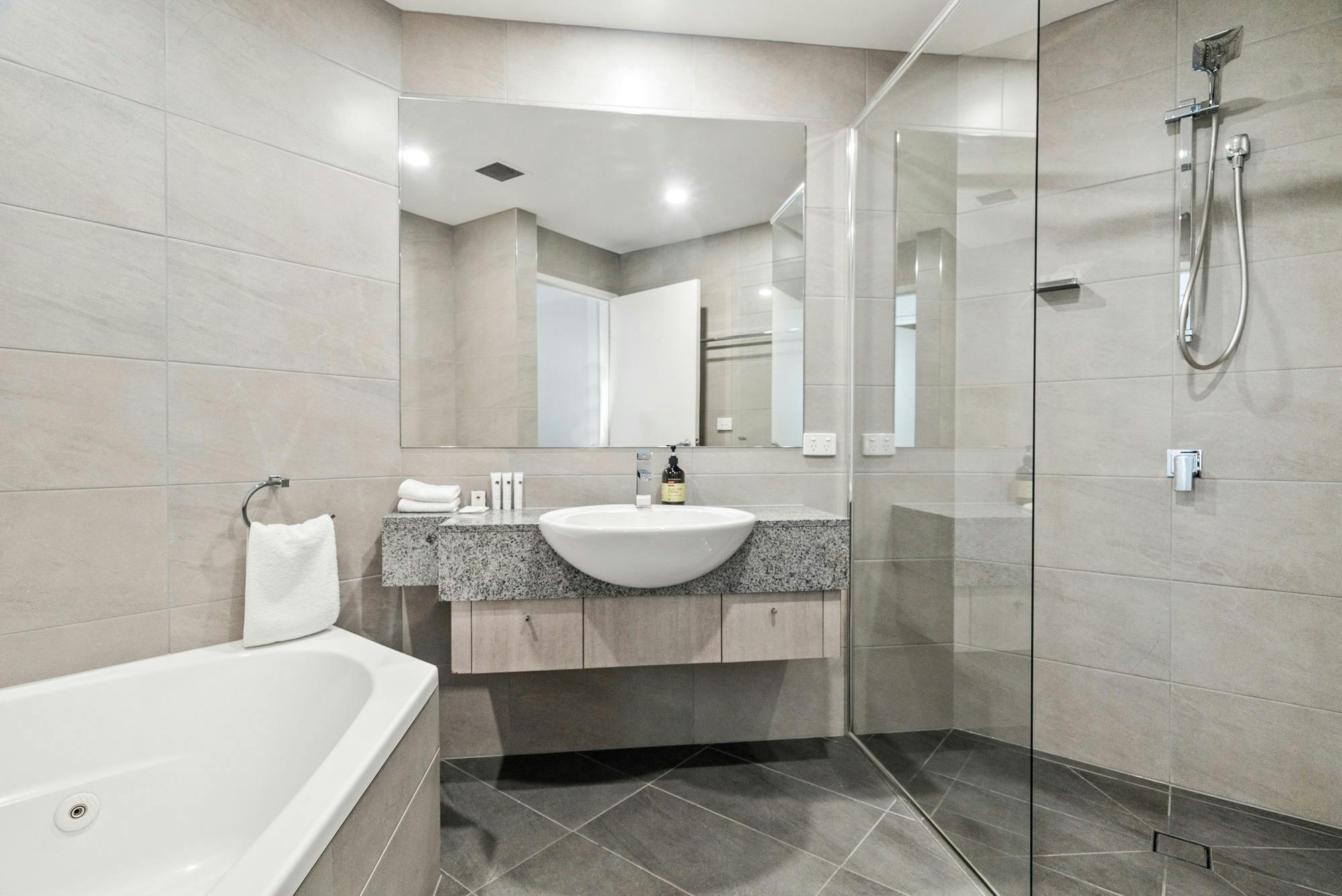 Main bathroom with spa bath