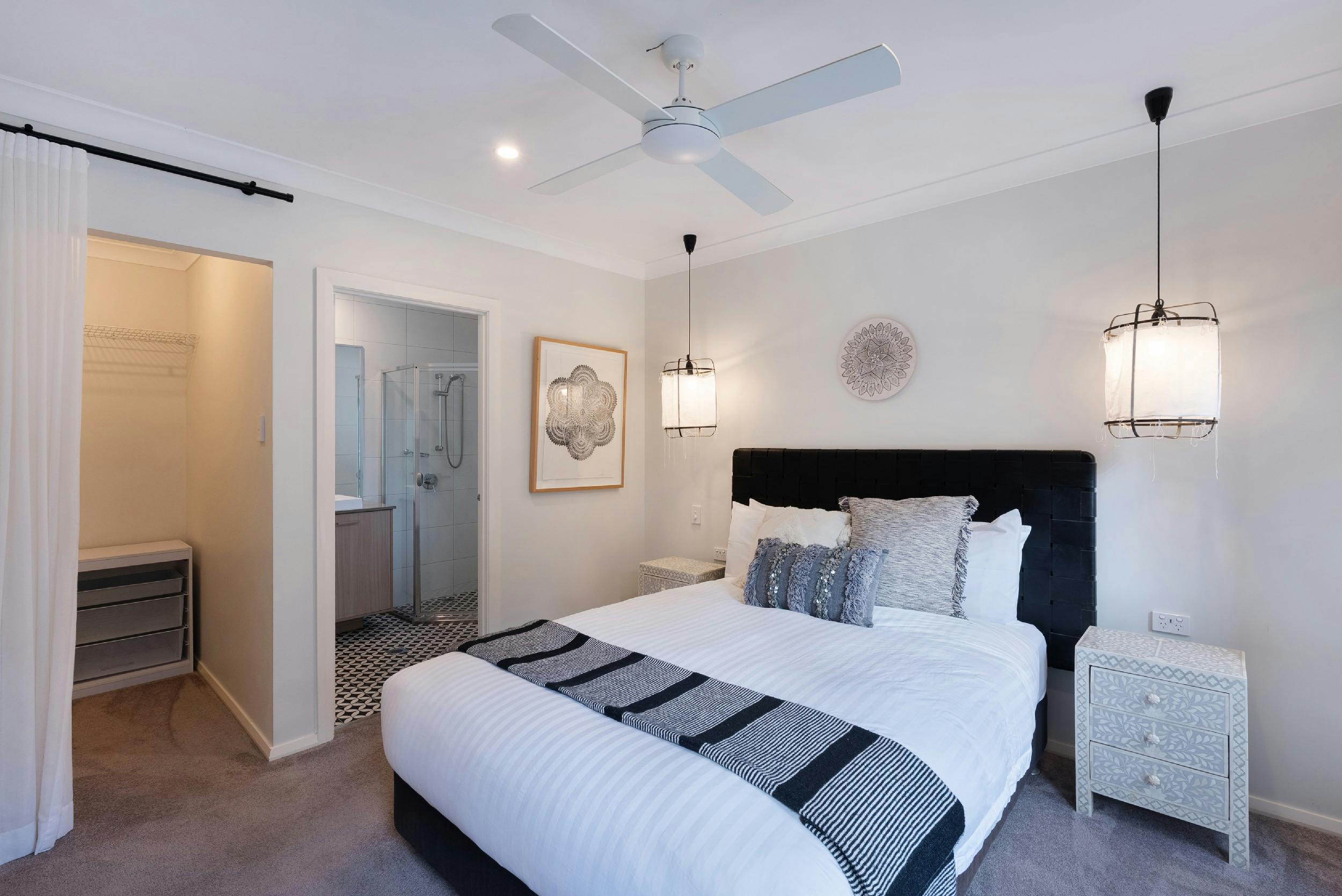 네스트 사진작가 러셀 퀸