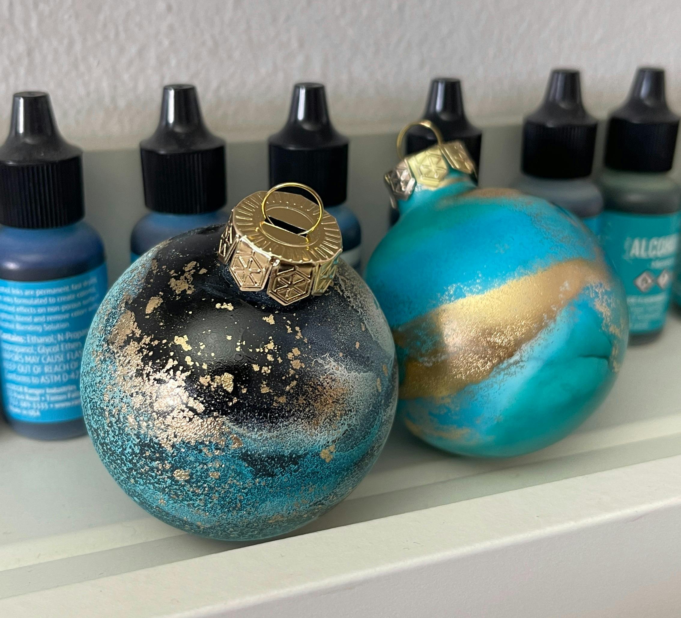 Inks on Christmas Baubles & Resin Christmas Tree Board Workshops