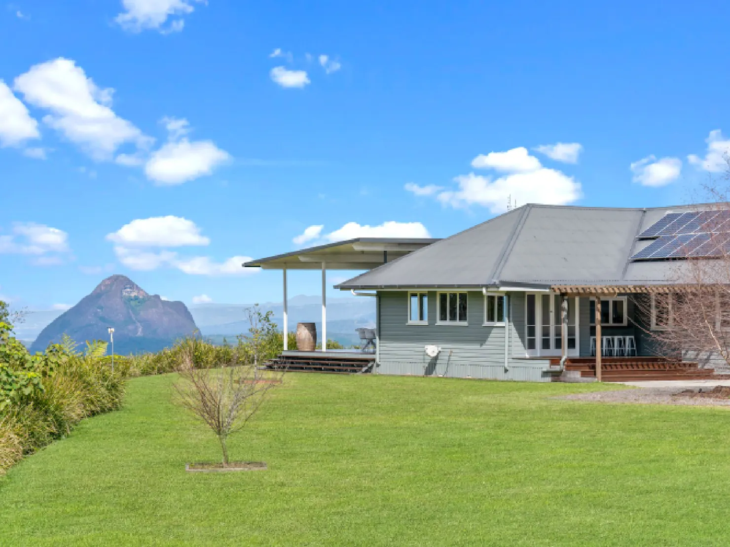 Hillside House sits on the escarpment at Bald Knob and has views of the Glasshouse Mountains