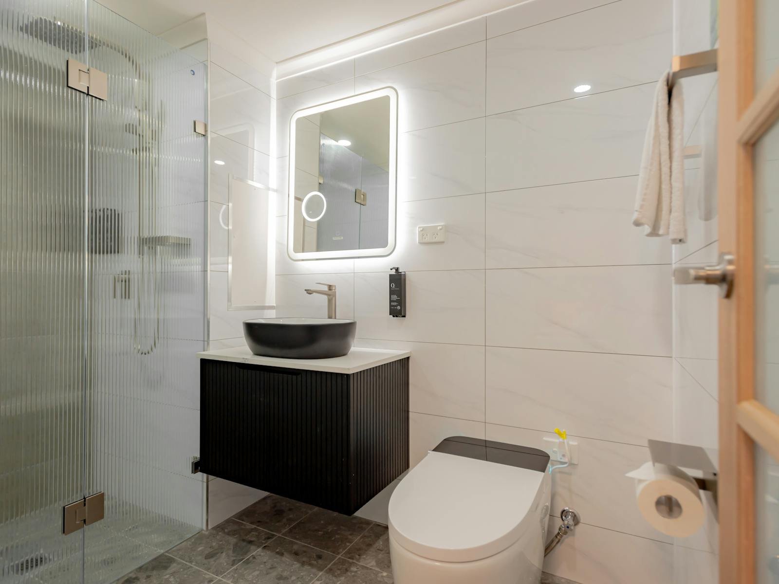 Standard Queen Bathroom