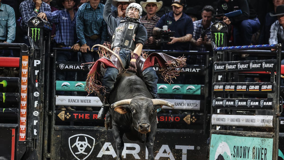 Kurt Shephard rides bull Seven Eleven