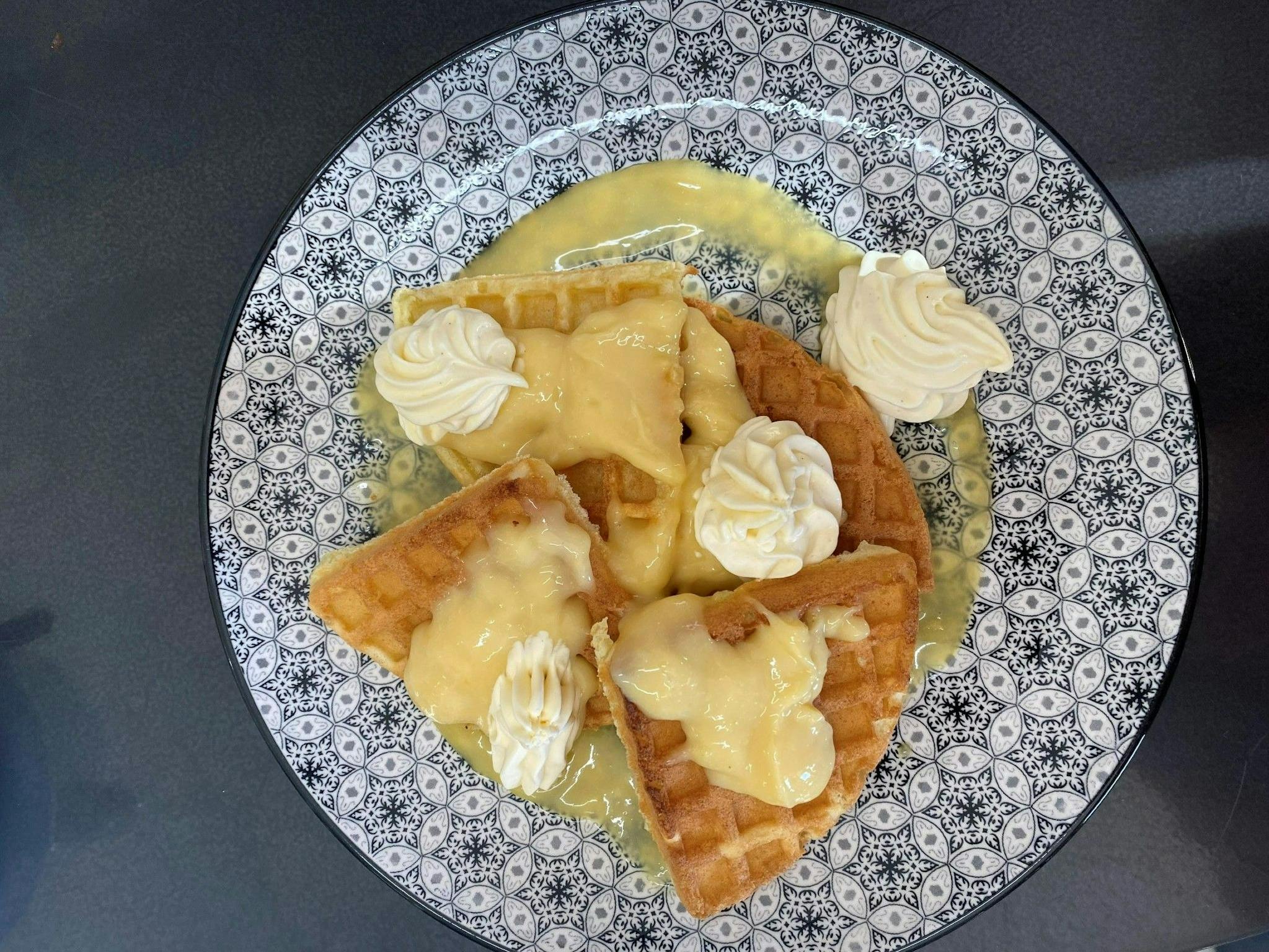 Waffle with lemon curd and cream