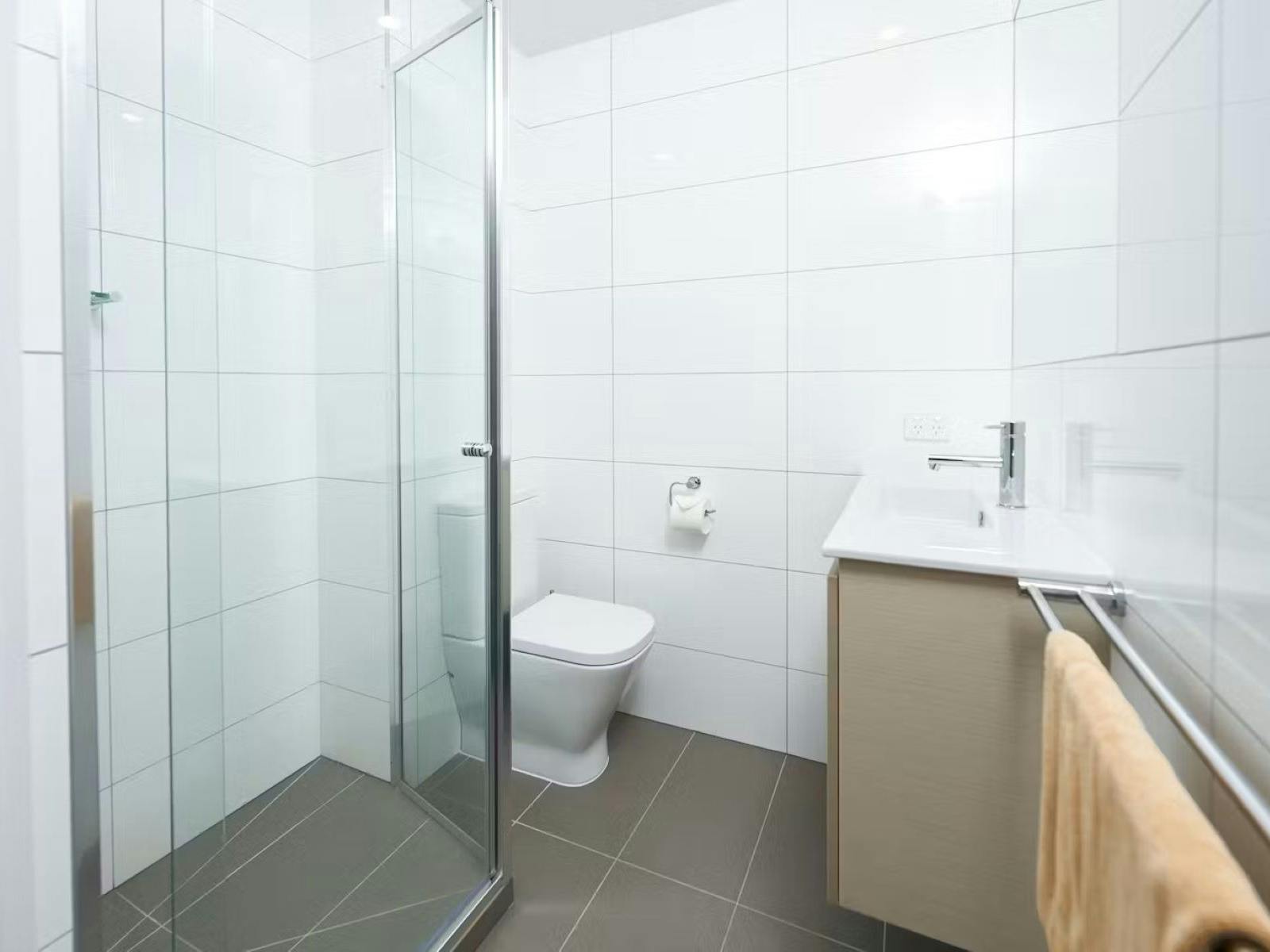 Bathroom for family and singles rooms - Shower, vanity and toilet