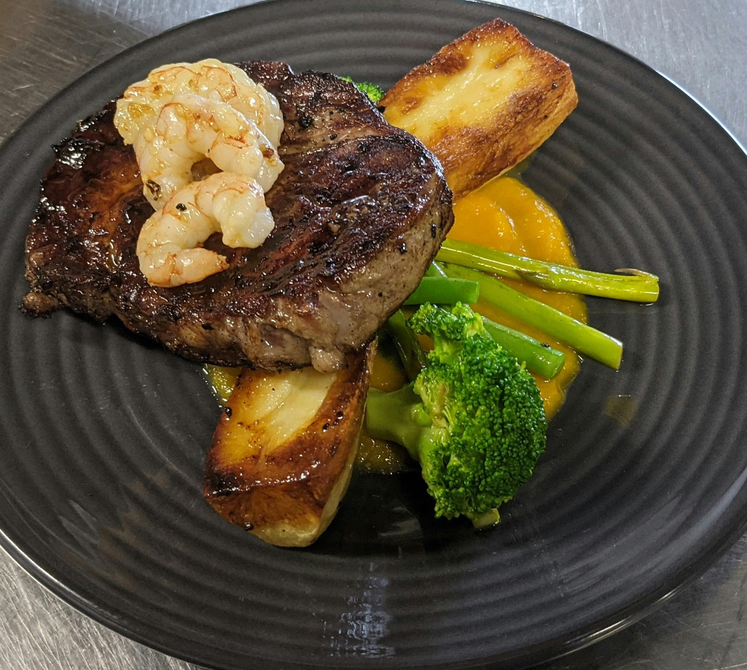 注文を受けてから調理するステーキ