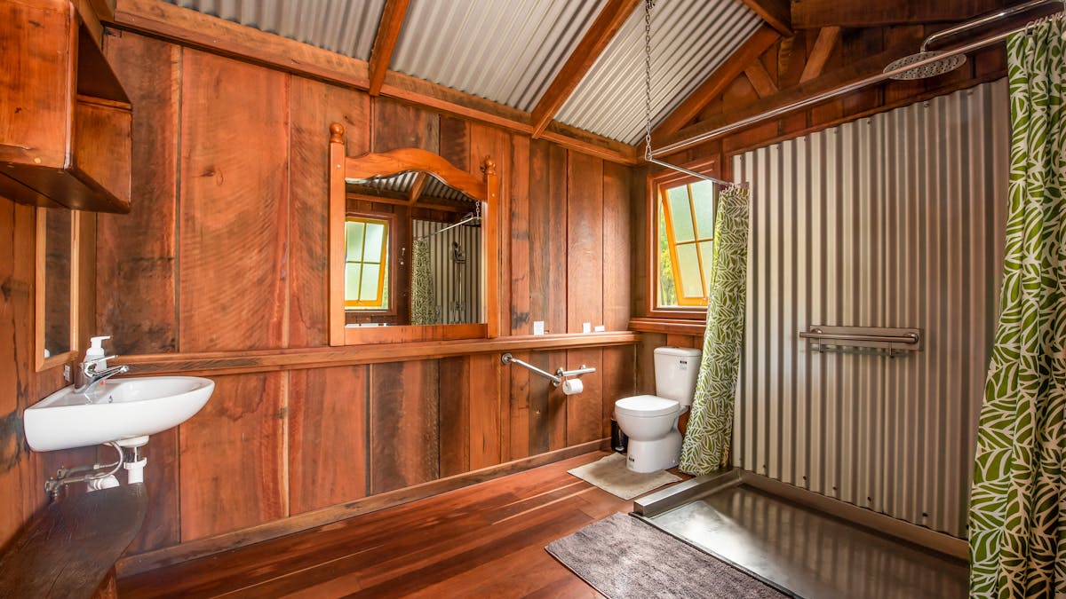 Wallaby Wash House bathroom - disability friendly