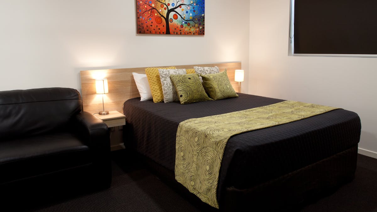 Family Studio - Queen Bed & Double Sofabed