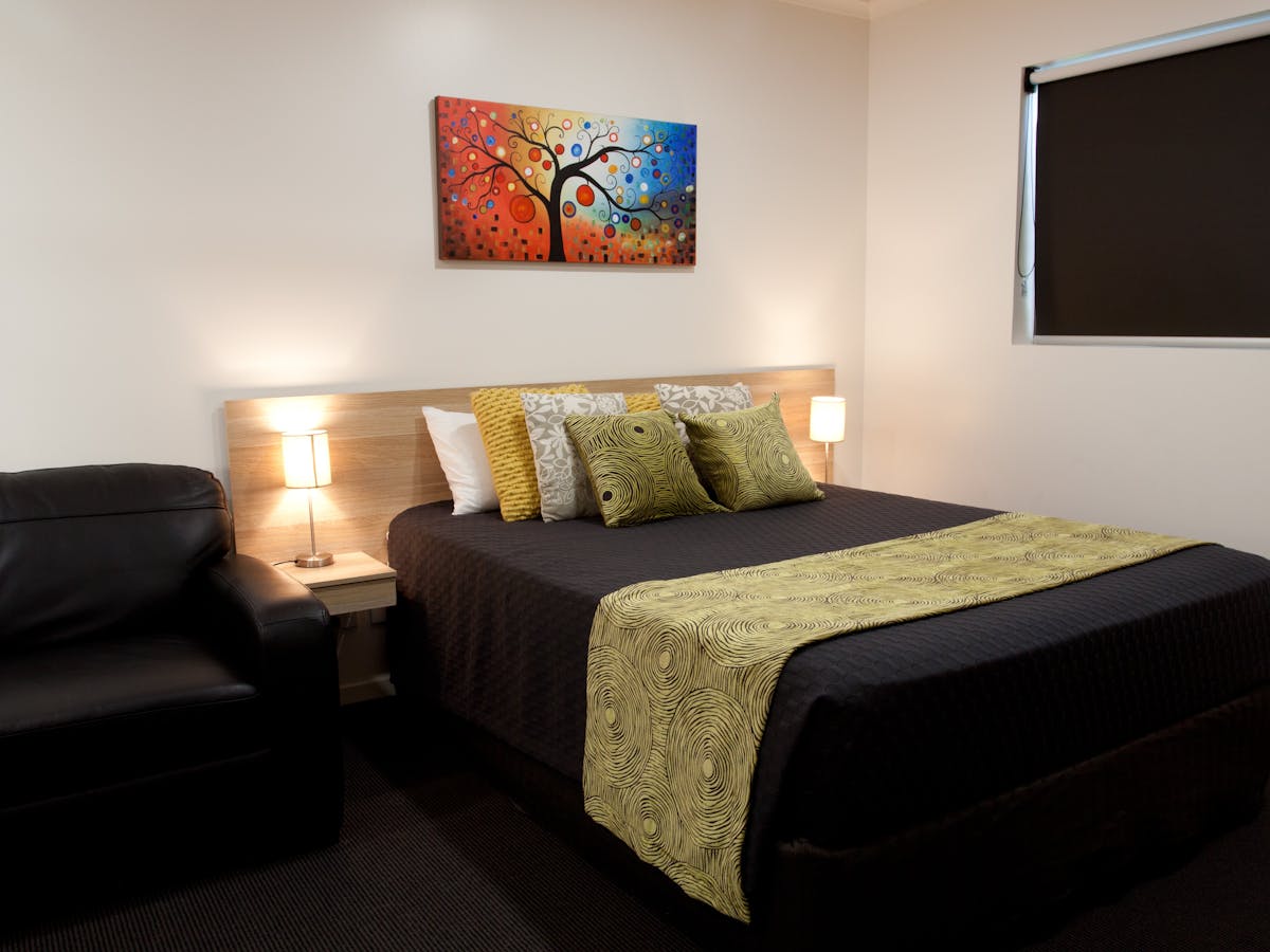 Family Studio - Queen Bed & Double Sofabed