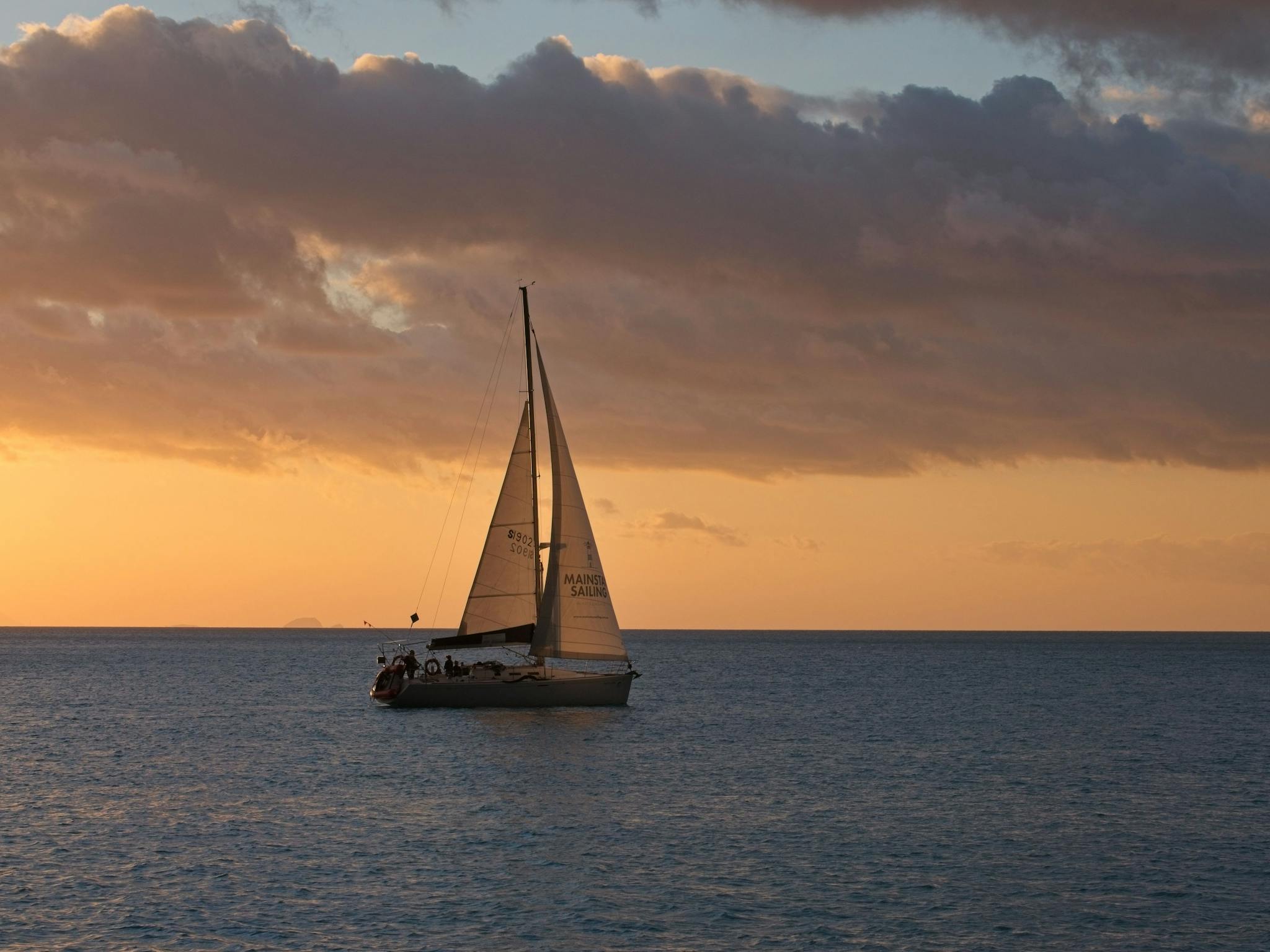 Mainstay Sailing - Whitsunday Sunset Mainstay Sailing - Whitsunday Sunset