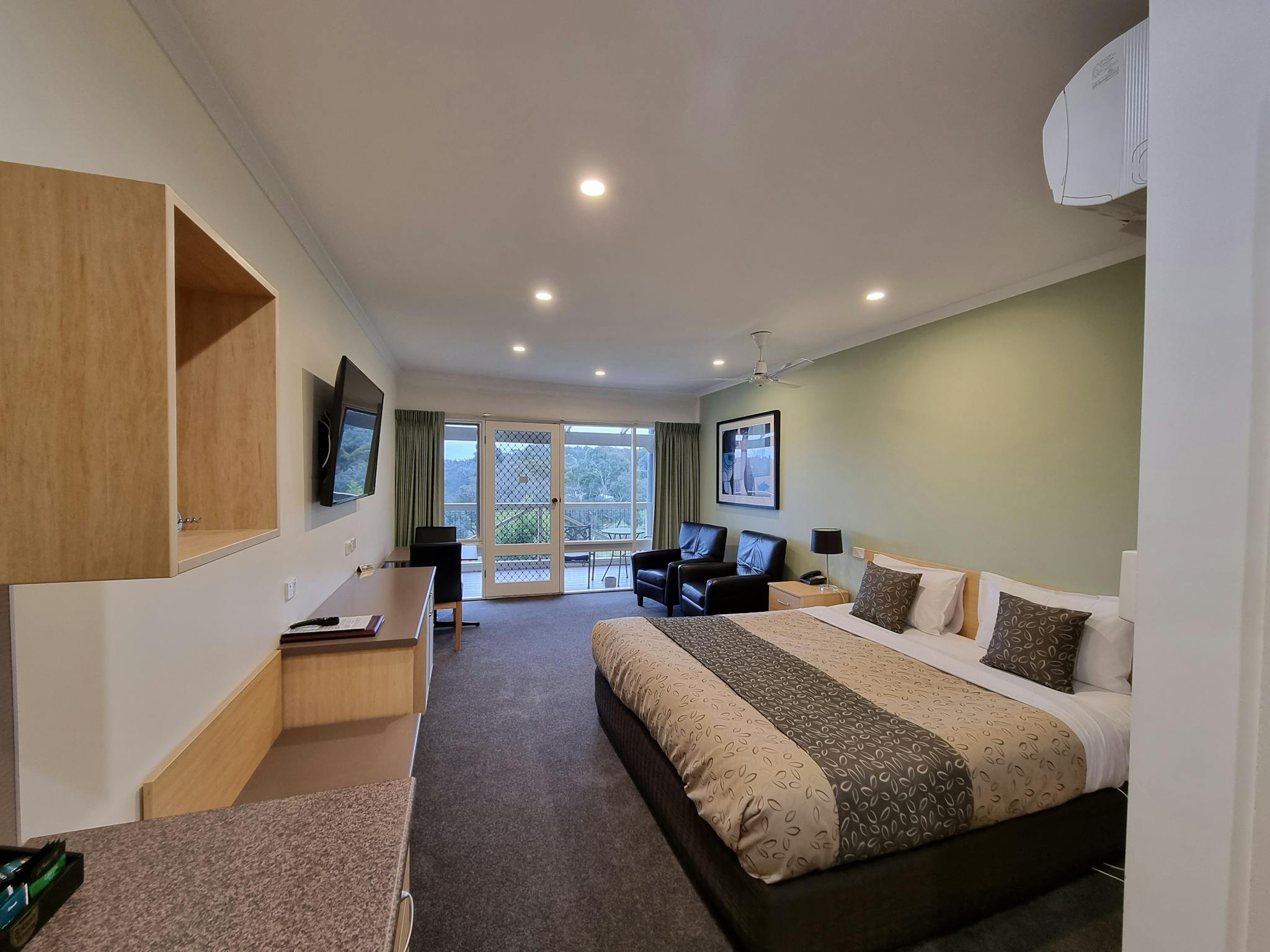 Executive King Suite overlooking towards gorge and township