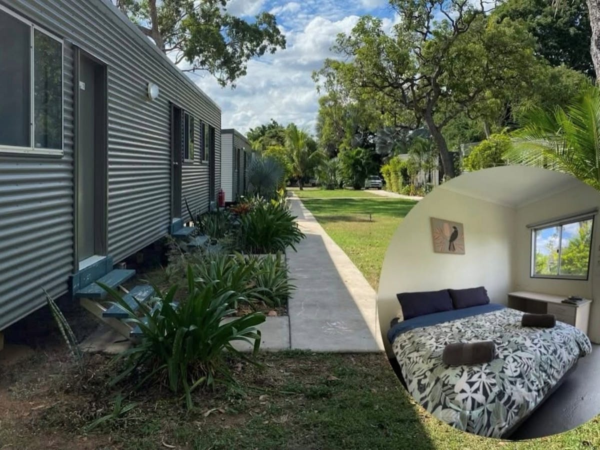 Queen bed, all linen, ensuite, air conditioning, tea & coffee provided.