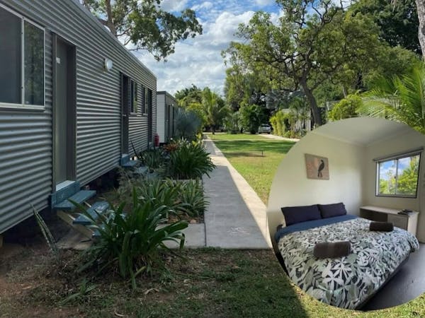 Queen bed, all linen, ensuite, air conditioning, tea & coffee provided.