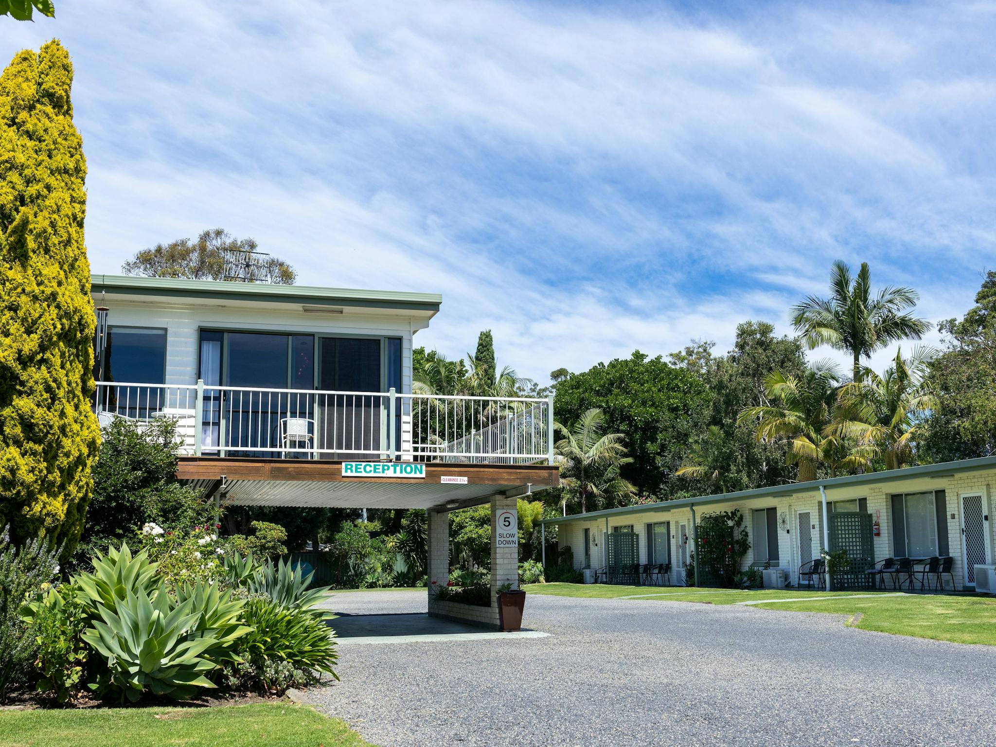 Silver Bream Motel Mallacoota reception and grounds on a sunny day