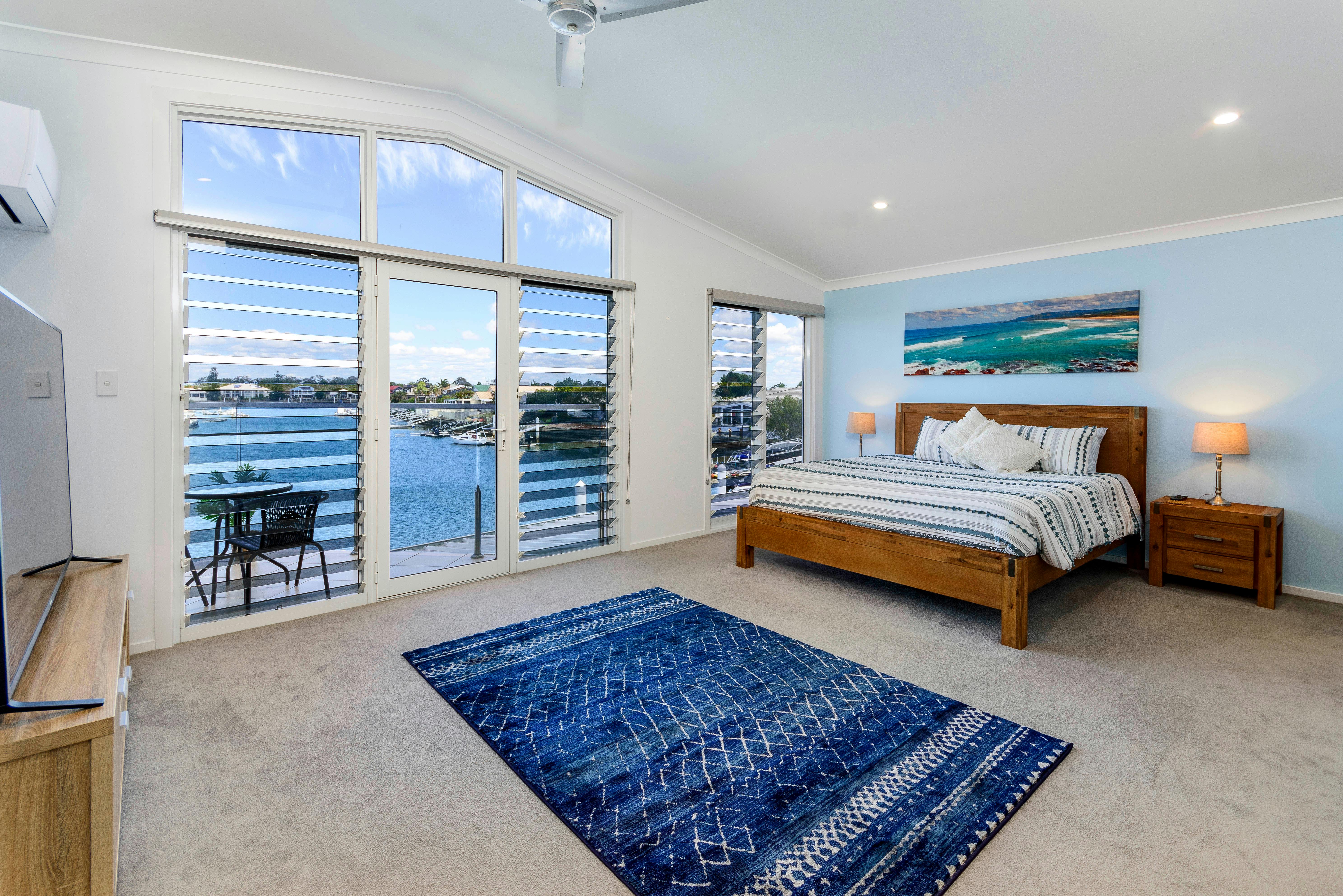 Island Paradise On The Canal