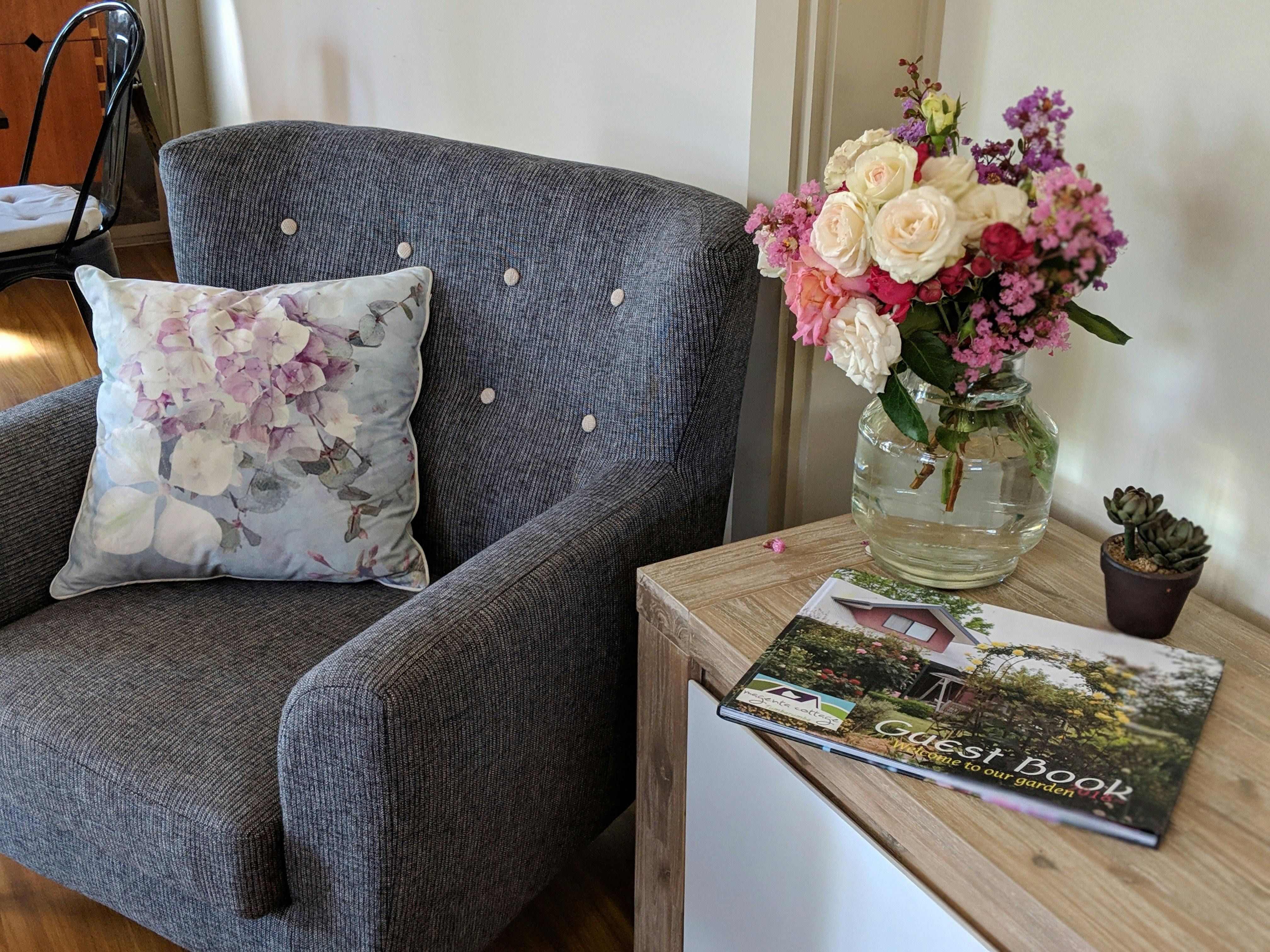 休息室洋紅色小屋