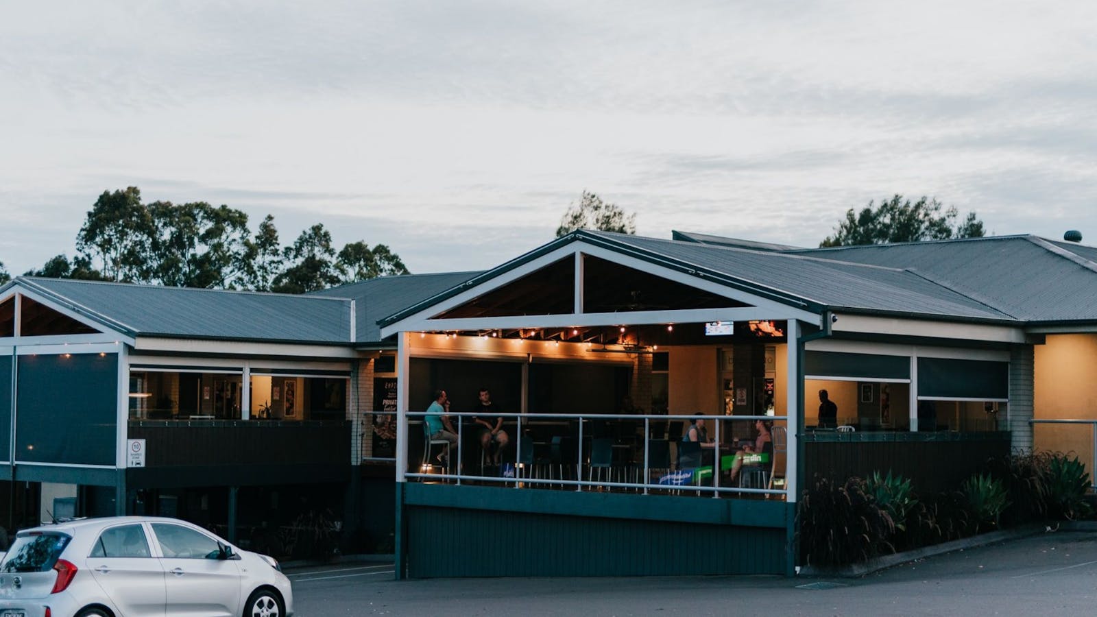 The George Tavern Greenhills - Outdoor Dining