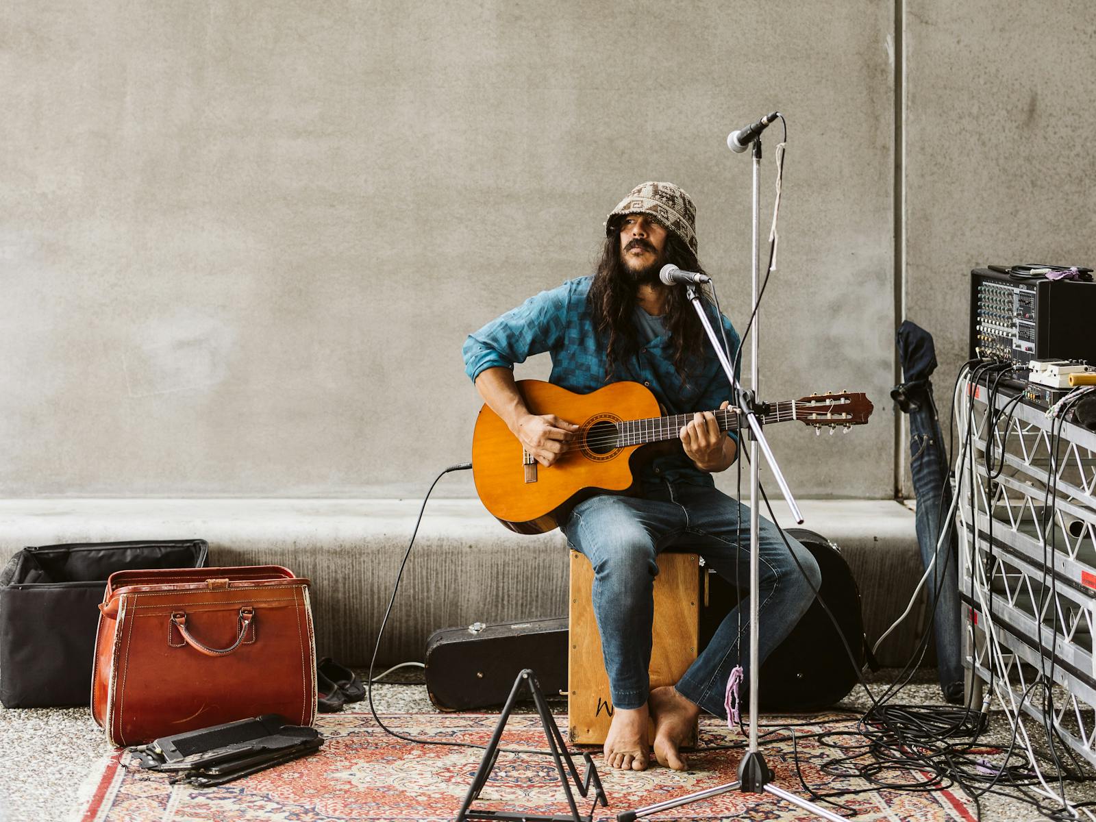 A photo of local musician George Bishop playing at the Art Museum