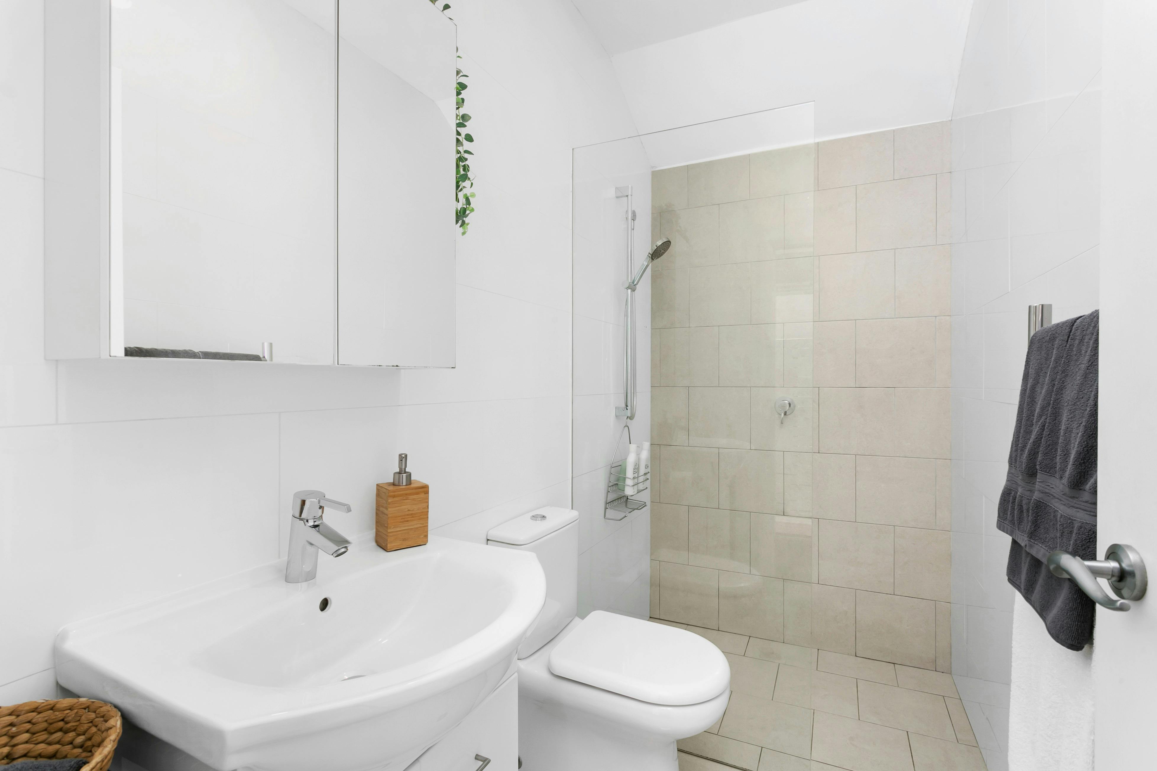 シャンプー、コンディショナー、ハンドソープなど、詰め替え可能な持続可能な製品を豊富に取り揃えています。