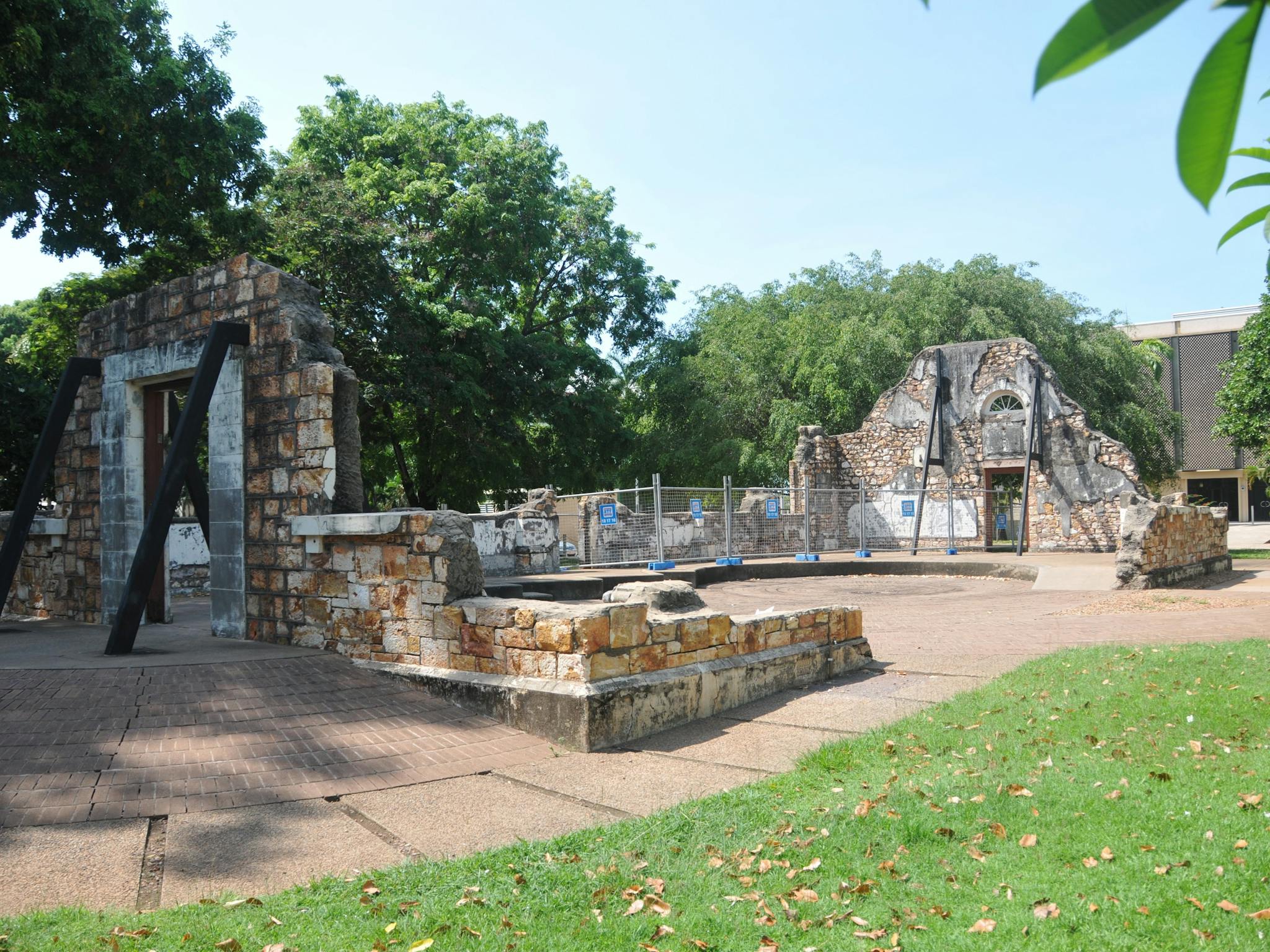 Town Hall ruins from the side.