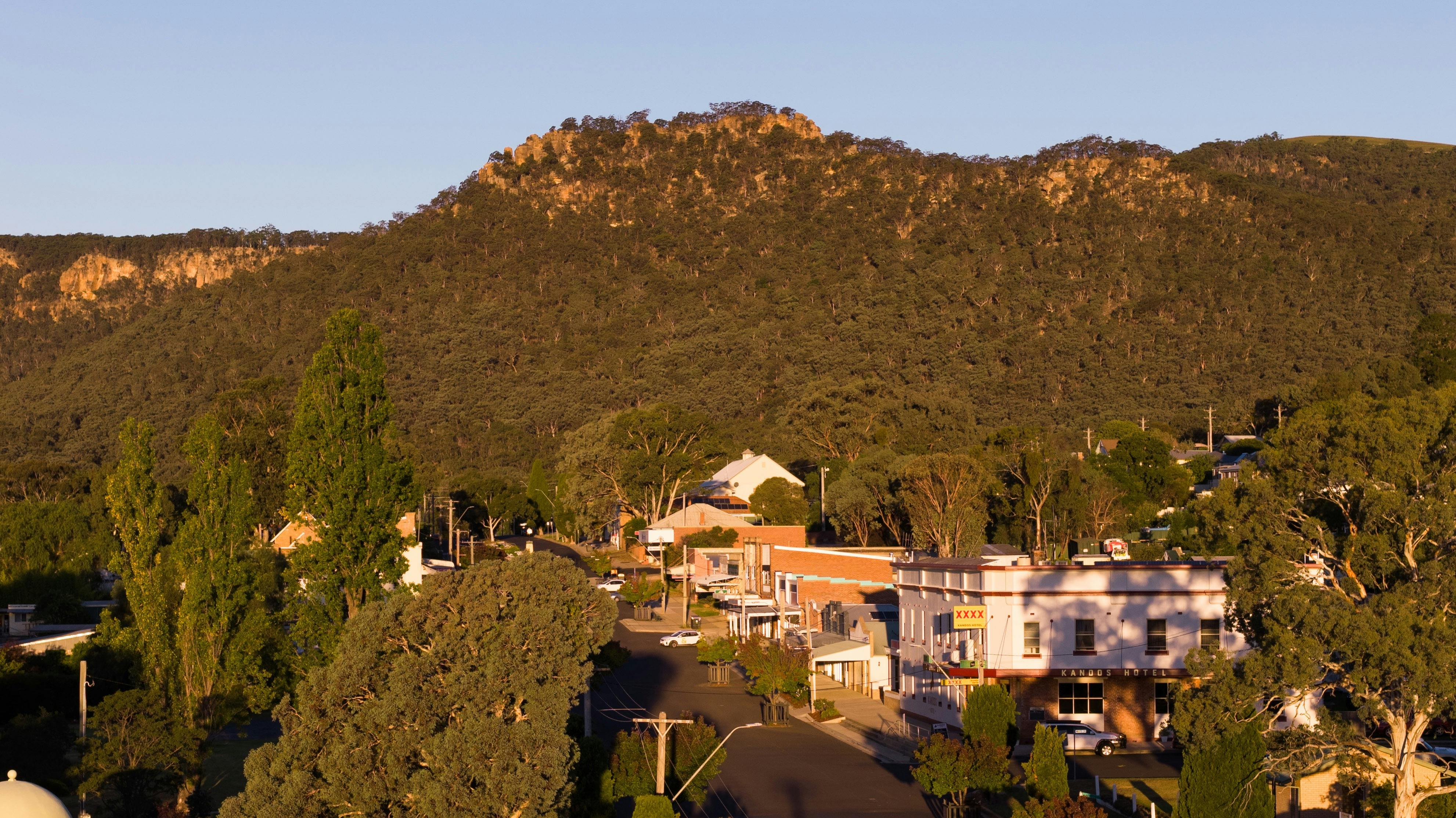 Kandos Hotel in the surrounding hills of Kandos