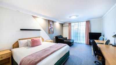 Golden Age - Deluxe King Room