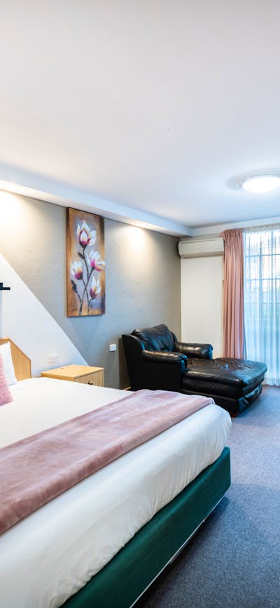 Golden Age - Deluxe King Room