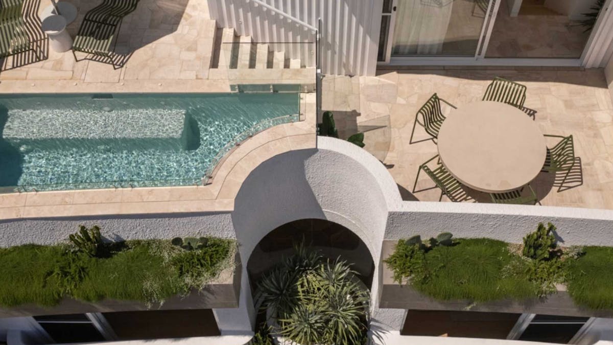 Four bedroom home in Burleigh - Pool and outdoor dining