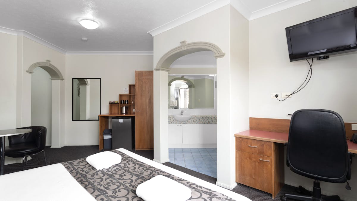 Luxury King Spa Suite with King Bed and 2 person Spa