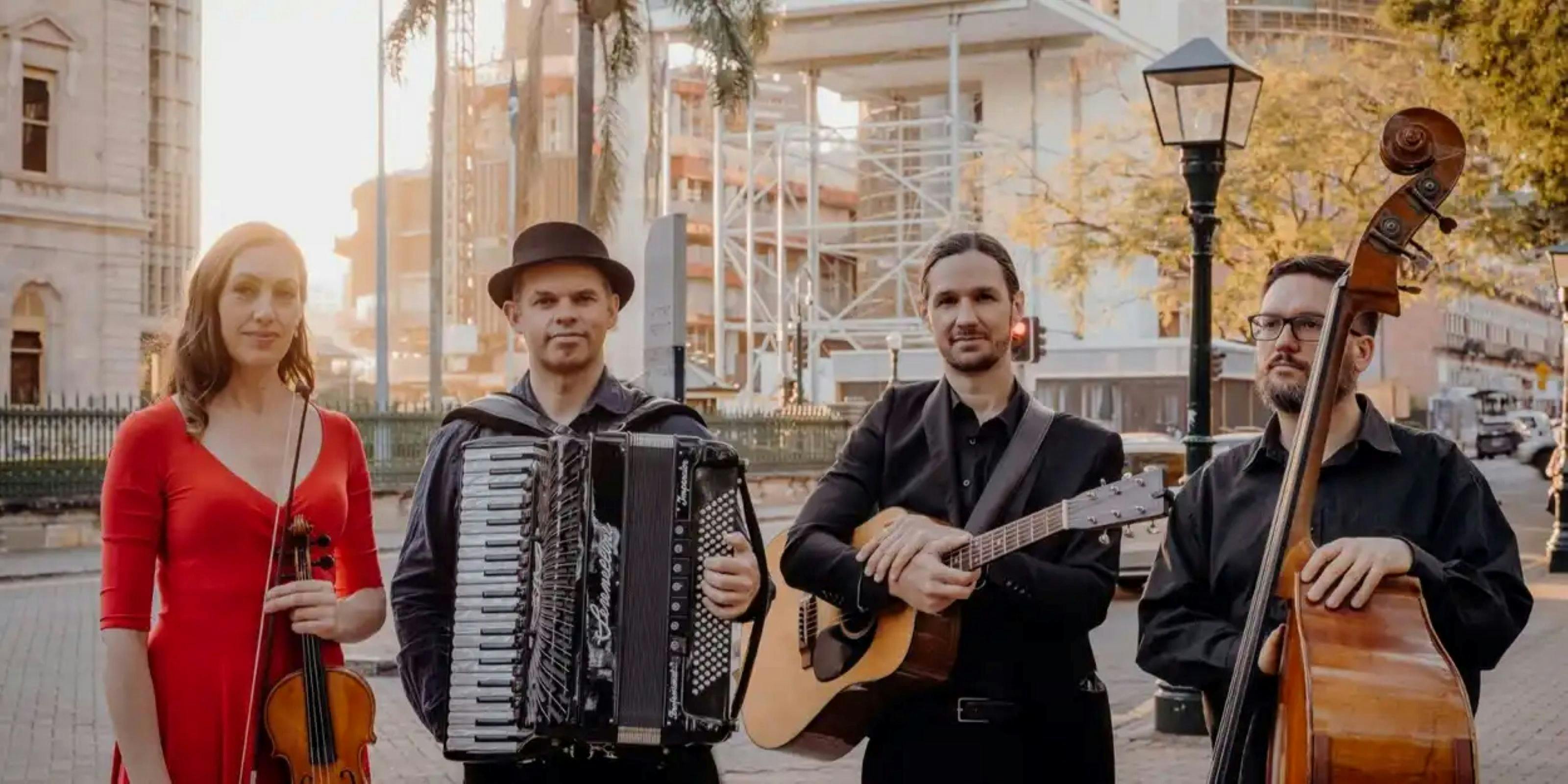 Estampa: Postcards - Melodies from Afar