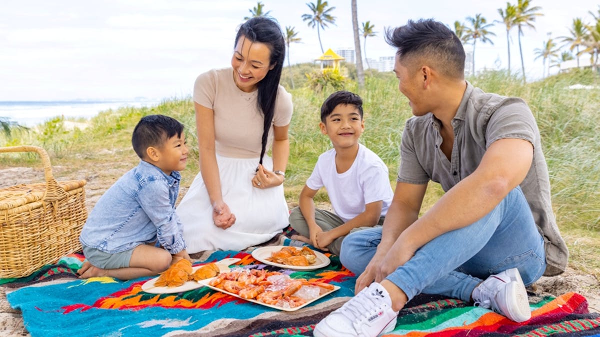 2 minutes to the end of the Spit for a seafood picnic overlooking the Broadwater