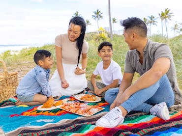 2 minutes to the end of the Spit for a seafood picnic overlooking the Broadwater
