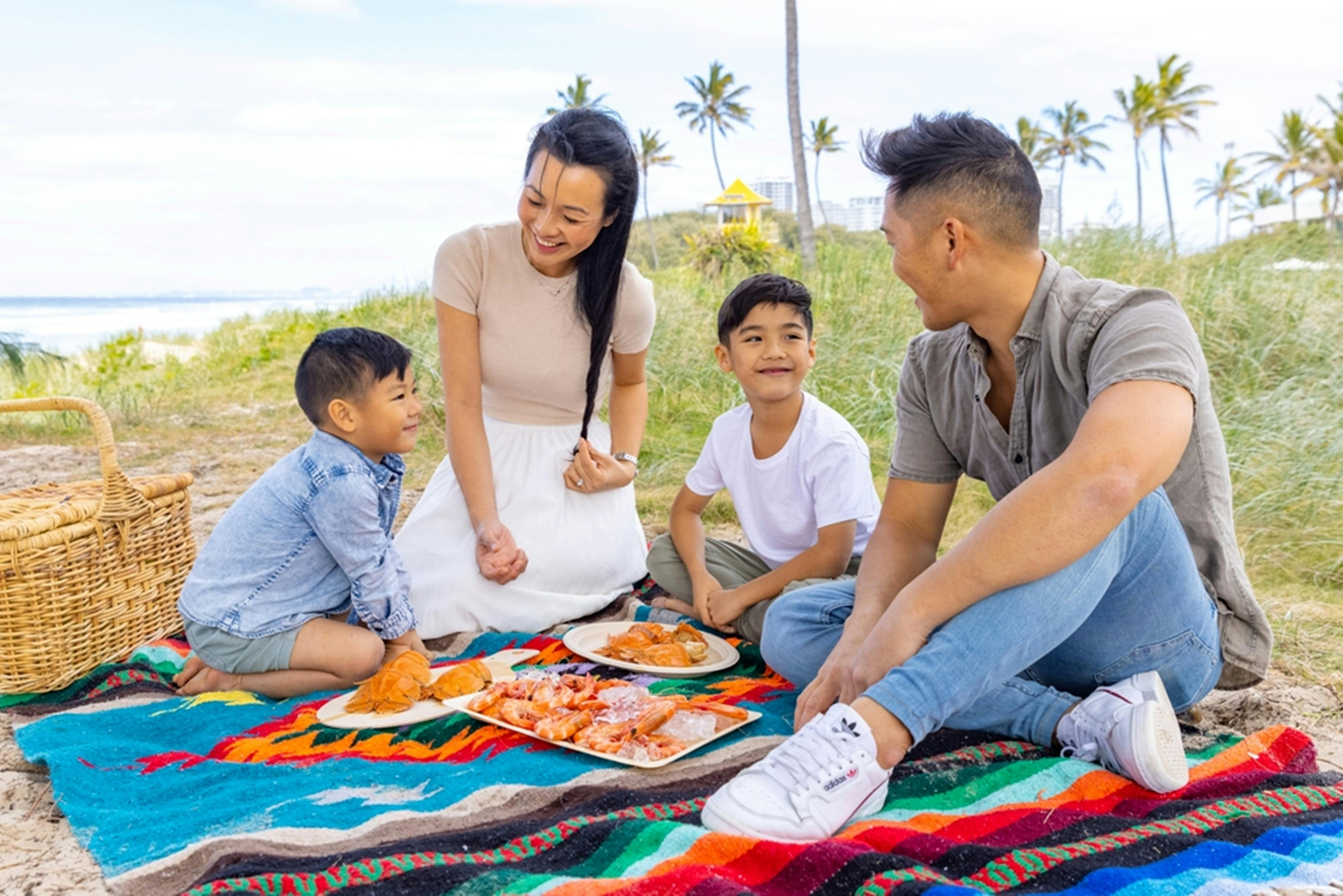 2 minutes to the end of the Spit for a seafood picnic overlooking the Broadwater